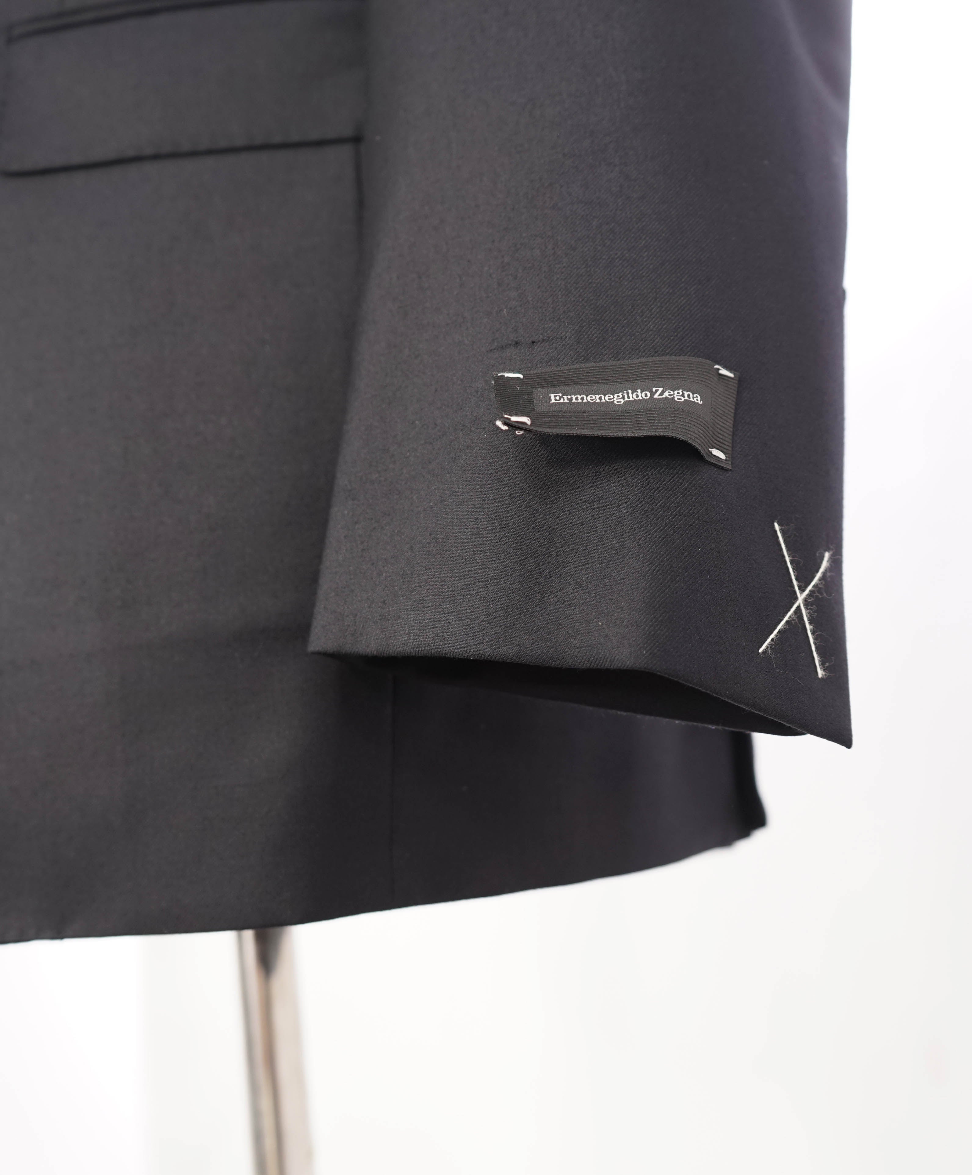 $3,995 ERMENEGILDO ZEGNA -"TROFEO" Navy CLOSET STAPLE Suit - 36R