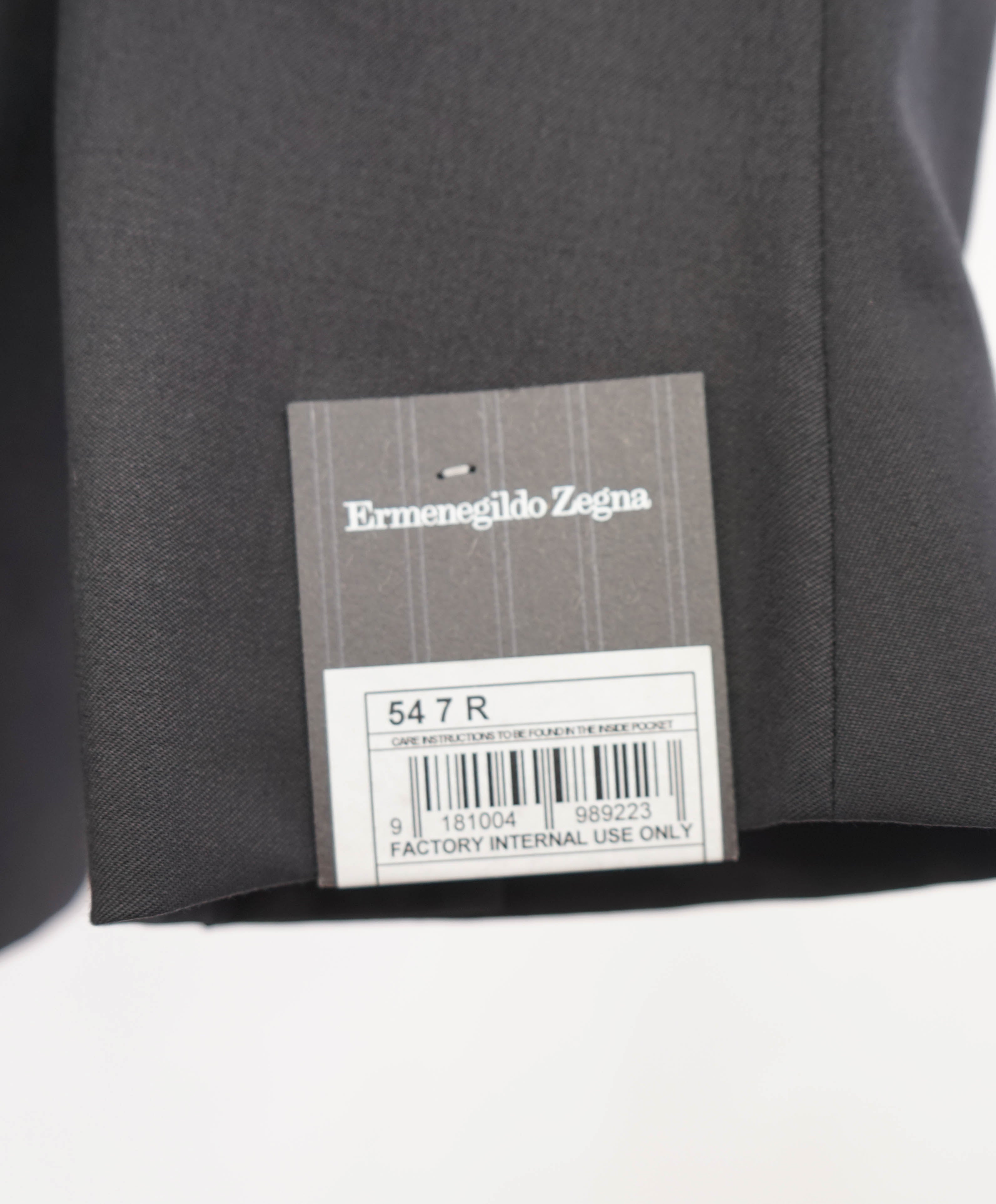 $3,250 ERMENEGILDO ZEGNA - "MICRONSPHERE" *Closet Staple* Black Suit - 44R 35W