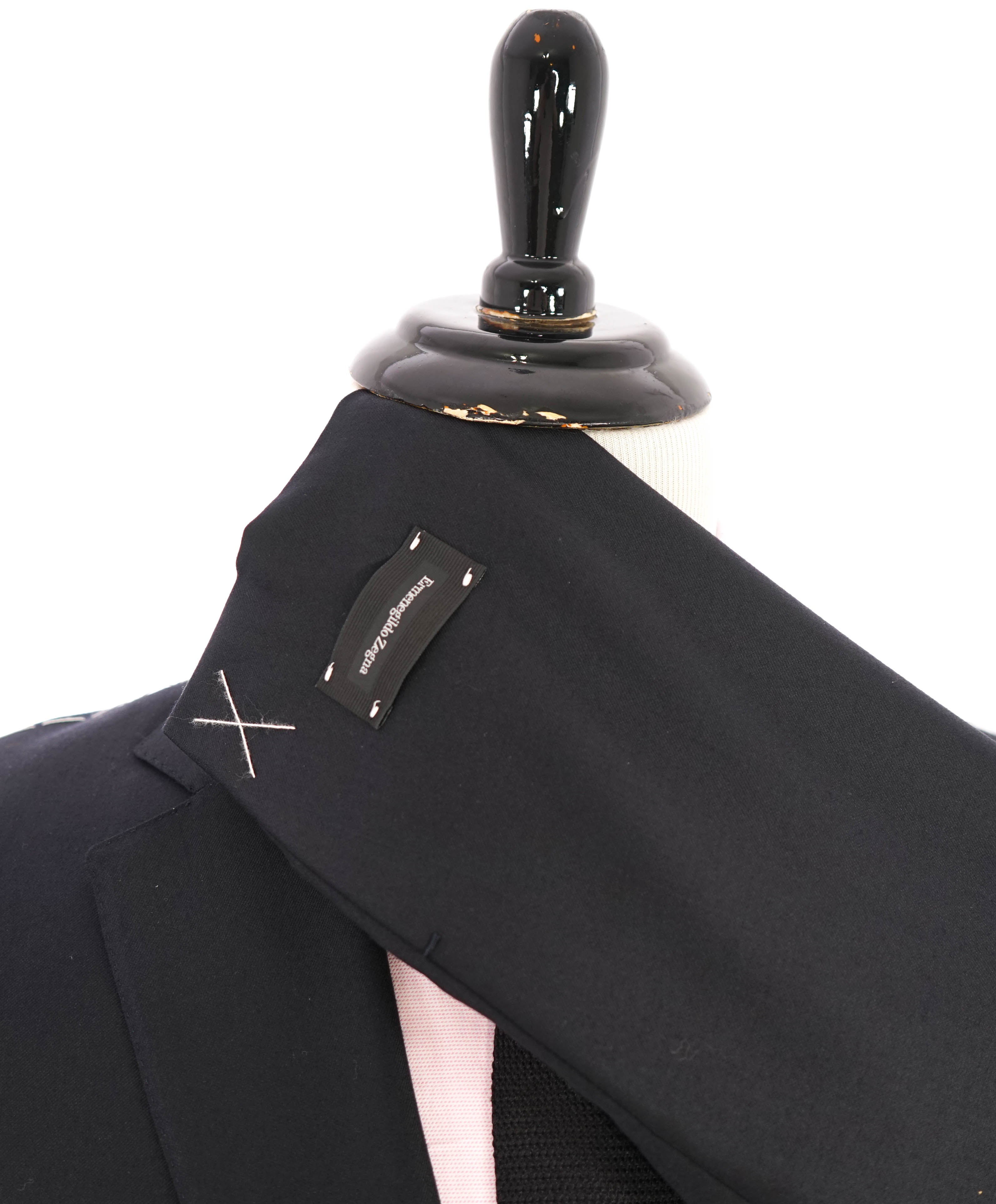 $3,995 ERMENEGILDO ZEGNA -"TROFEO" Navy CLOSET STAPLE Suit - 46L