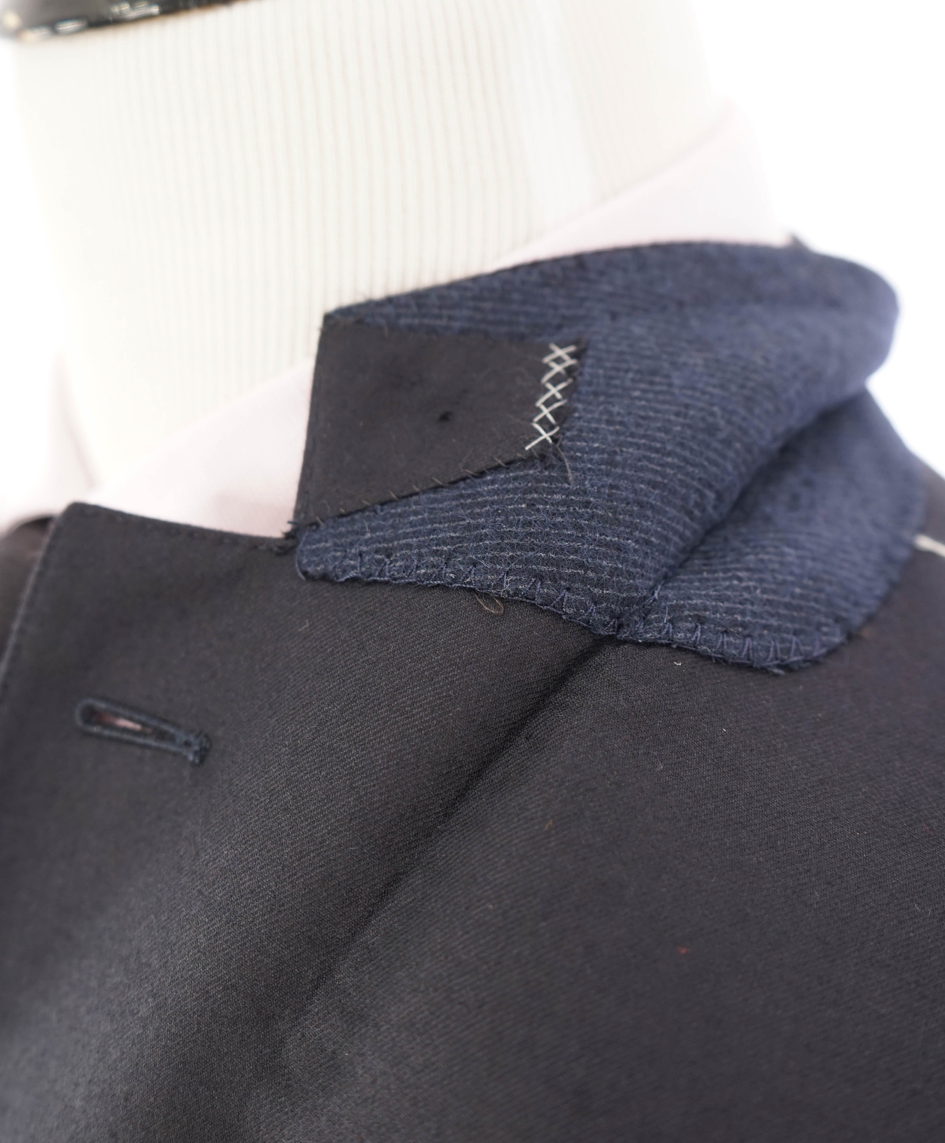 $3,995 ERMENEGILDO ZEGNA -"TROFEO" Navy CLOSET STAPLE Suit - 46L