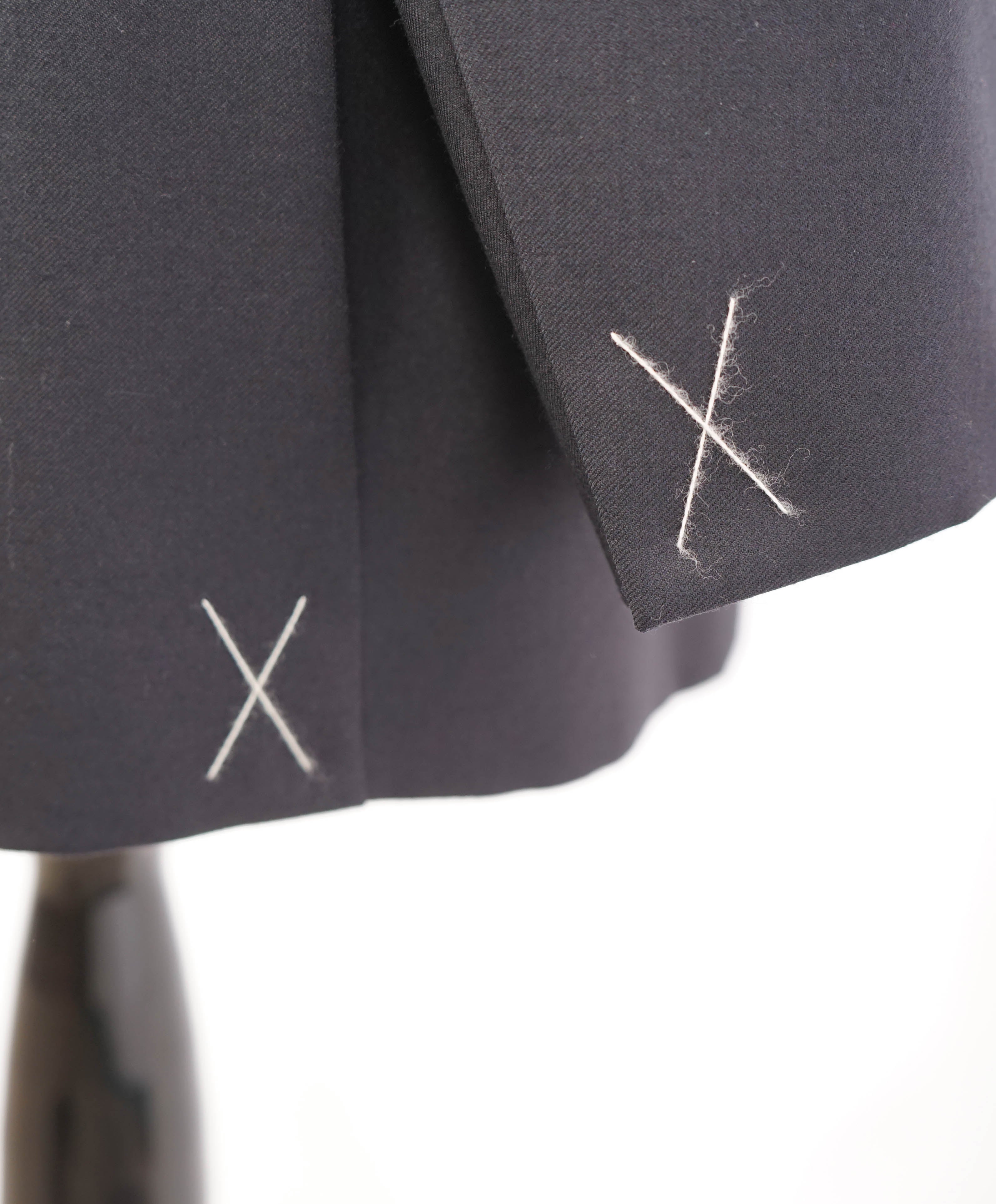 $3,995 ERMENEGILDO ZEGNA -"TROFEO" Navy CLOSET STAPLE Suit - 46L