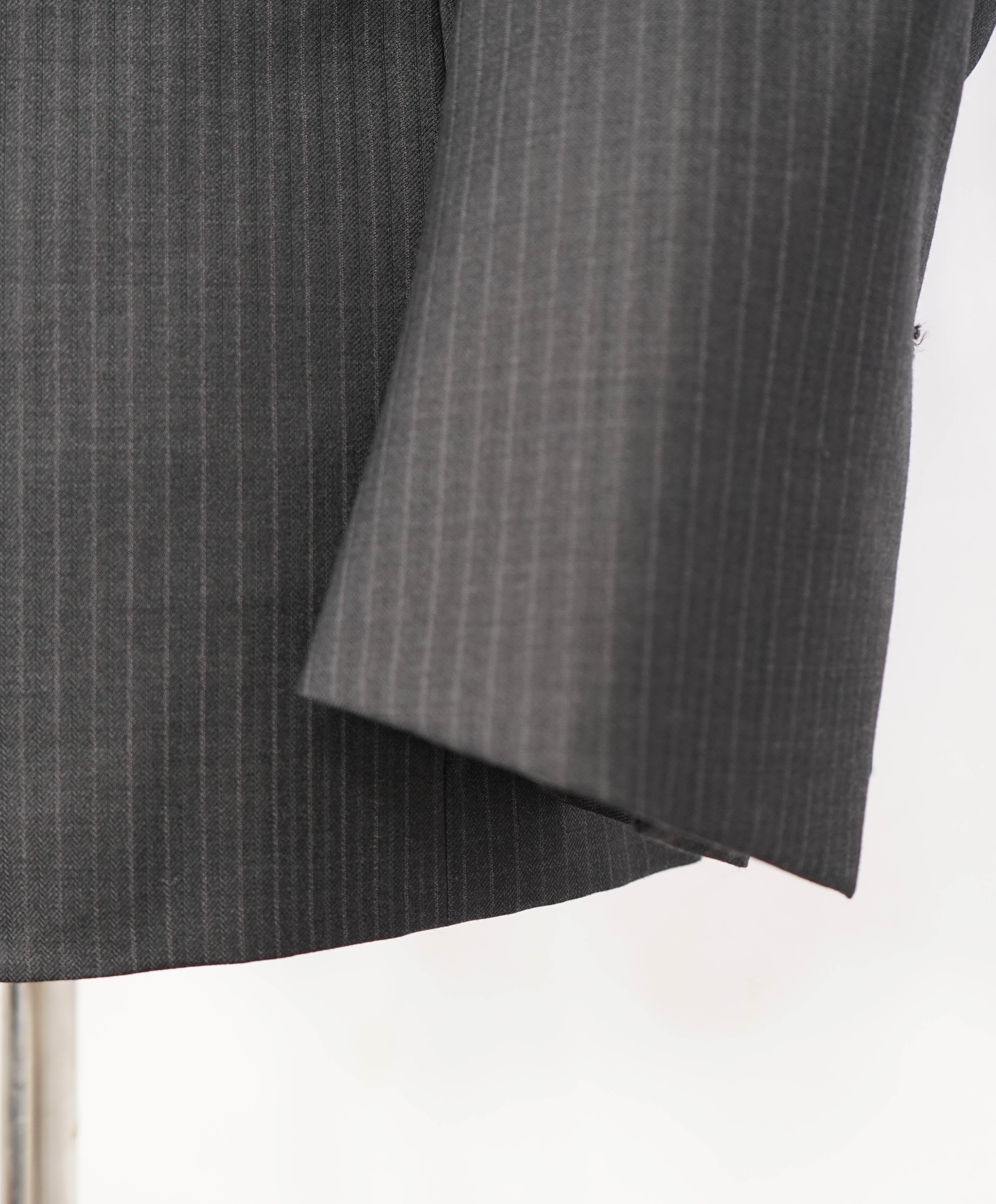 $3,695 ERMENEGILDO ZEGNA -“ACHILLFARM" SILK Gray Texture Suit - 38R