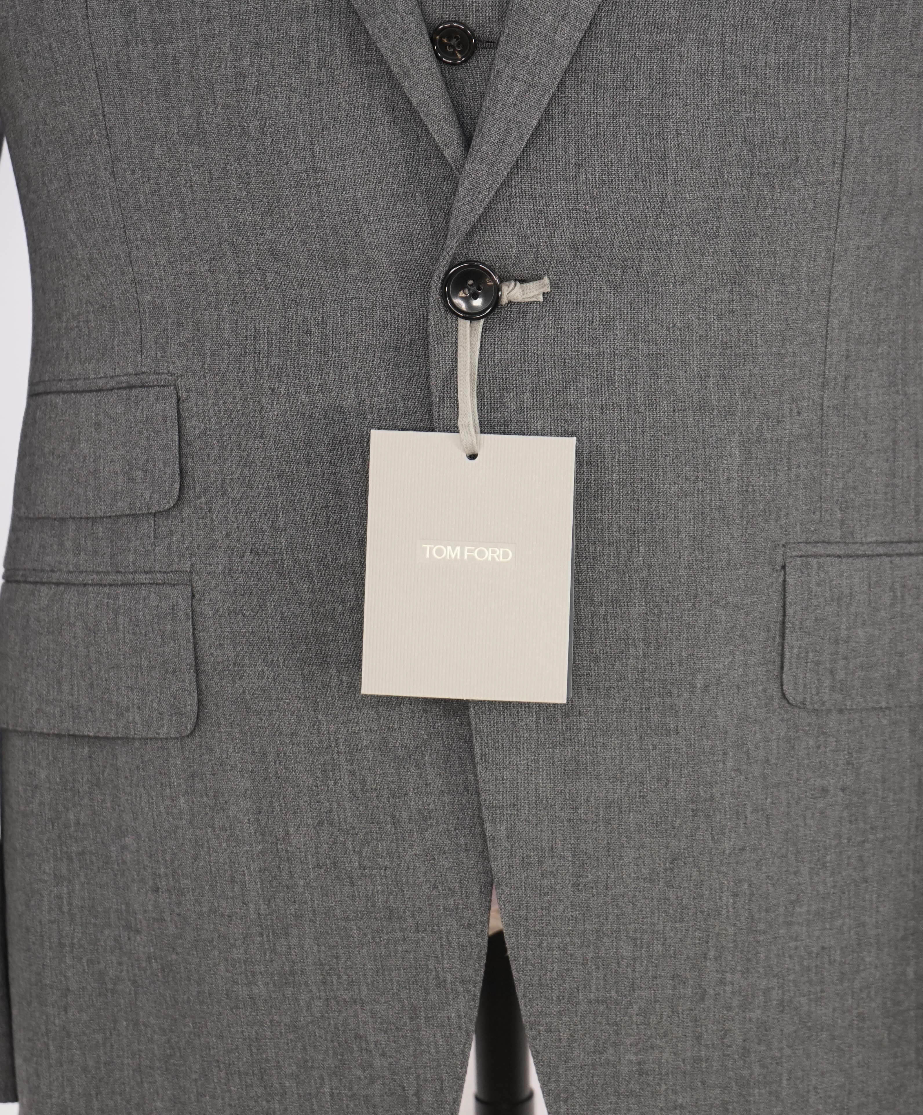 $6,990 TOM FORD - 3-Piece Gray PEAK LAPEL "FIT Y" Vested Side Tab Suit - 42R (52EU)