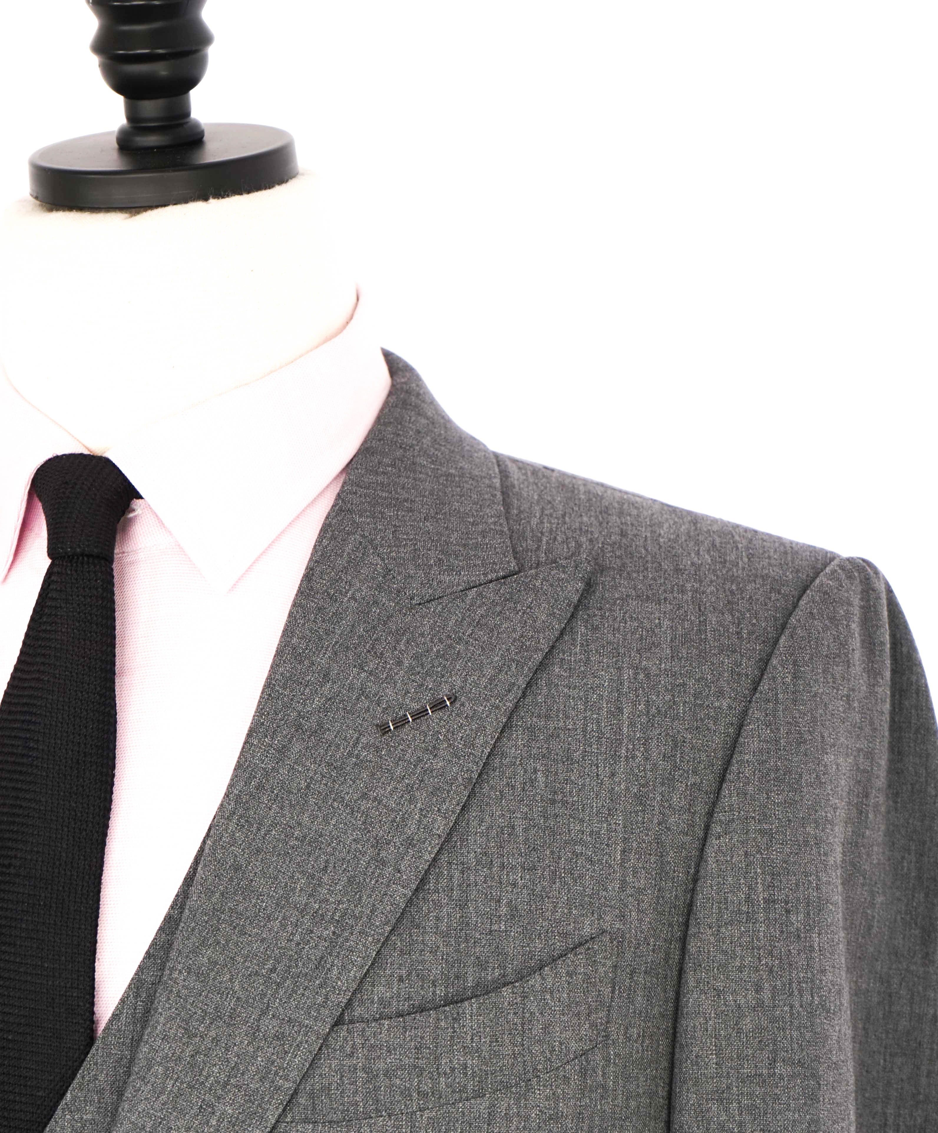 $6,990 TOM FORD - 3-Piece Gray PEAK LAPEL "FIT Y" Vested Side Tab Suit - 42R (52EU)