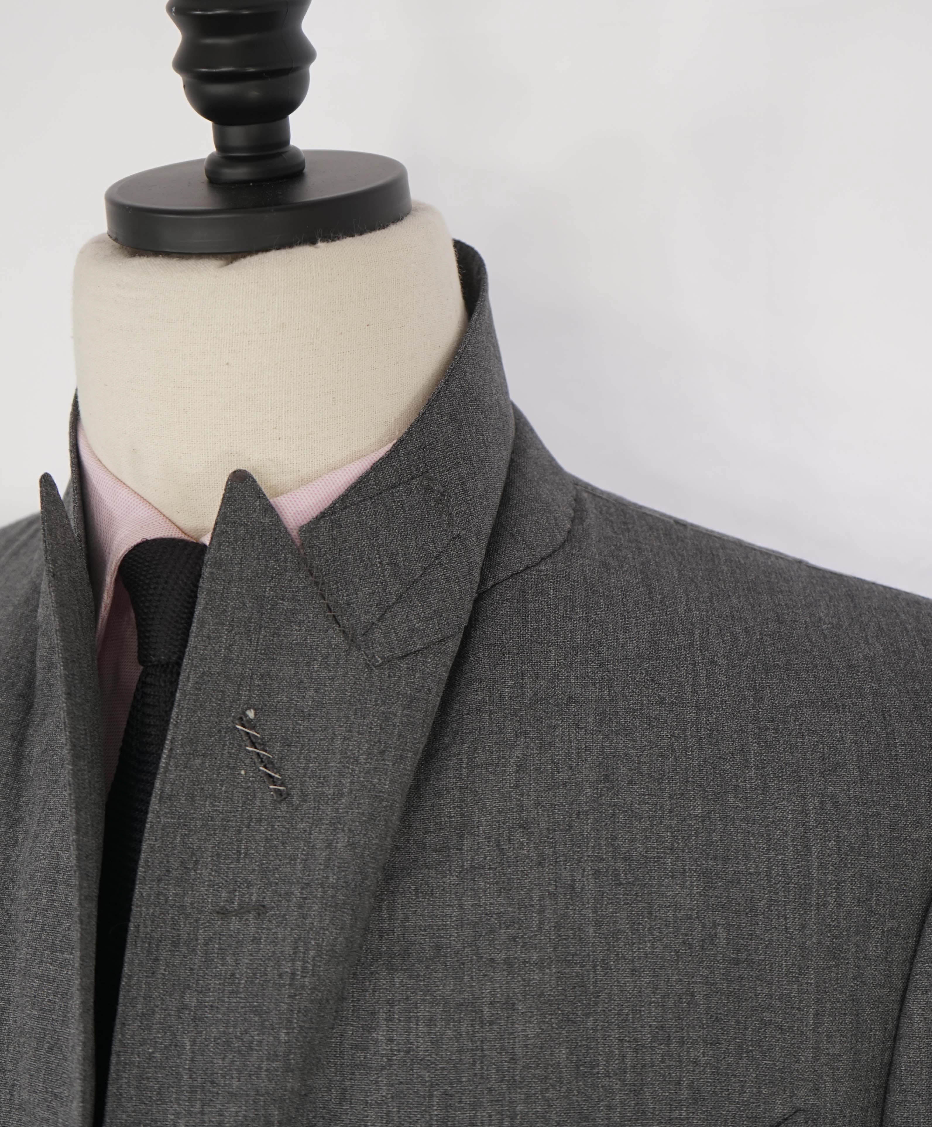 $6,990 TOM FORD - 3-Piece Gray PEAK LAPEL "FIT Y" Vested Side Tab Suit - 42R (52EU)