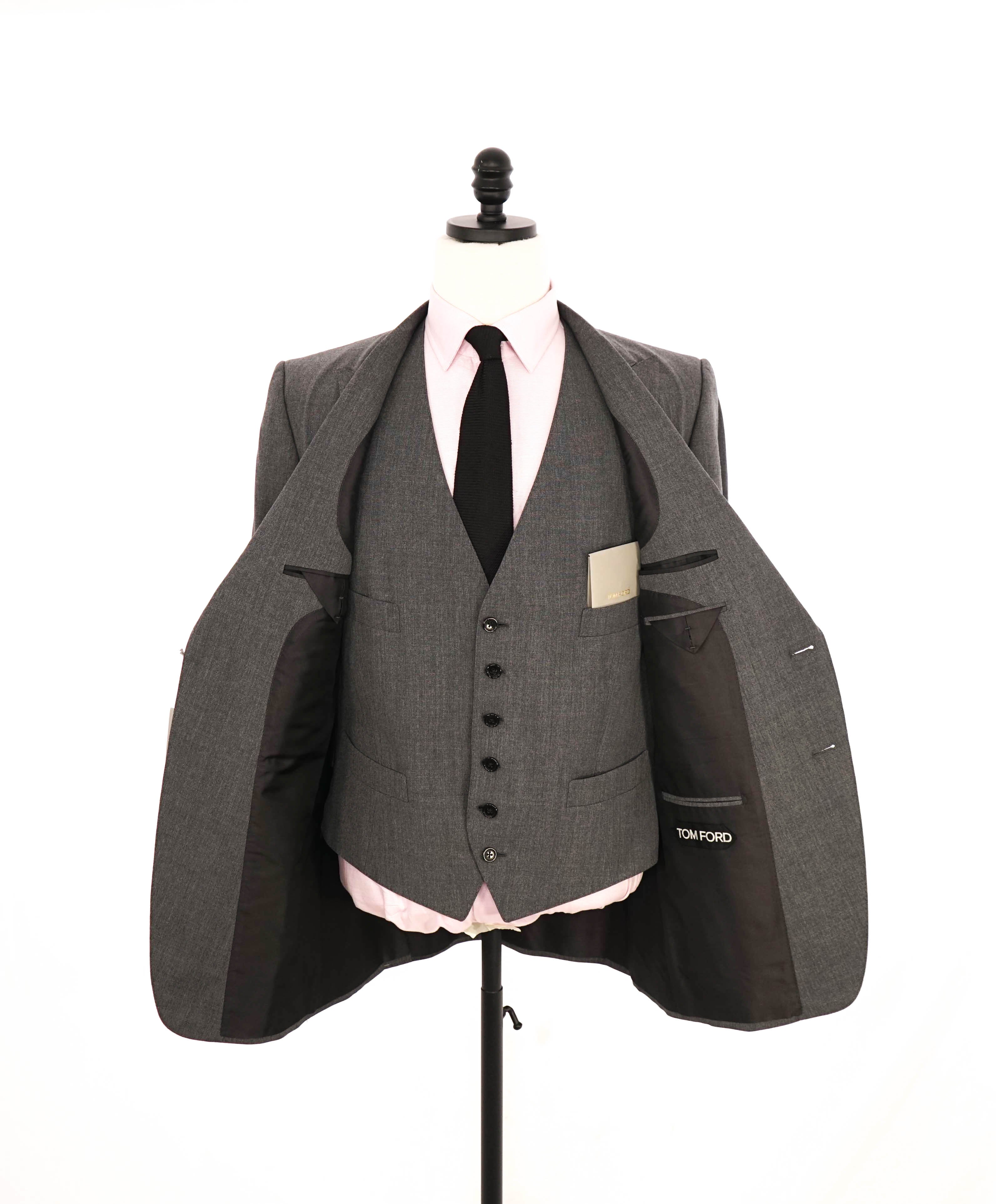 $6,990 TOM FORD - 3-Piece Gray PEAK LAPEL "FIT Y" Vested Side Tab Suit - 42R (52EU)