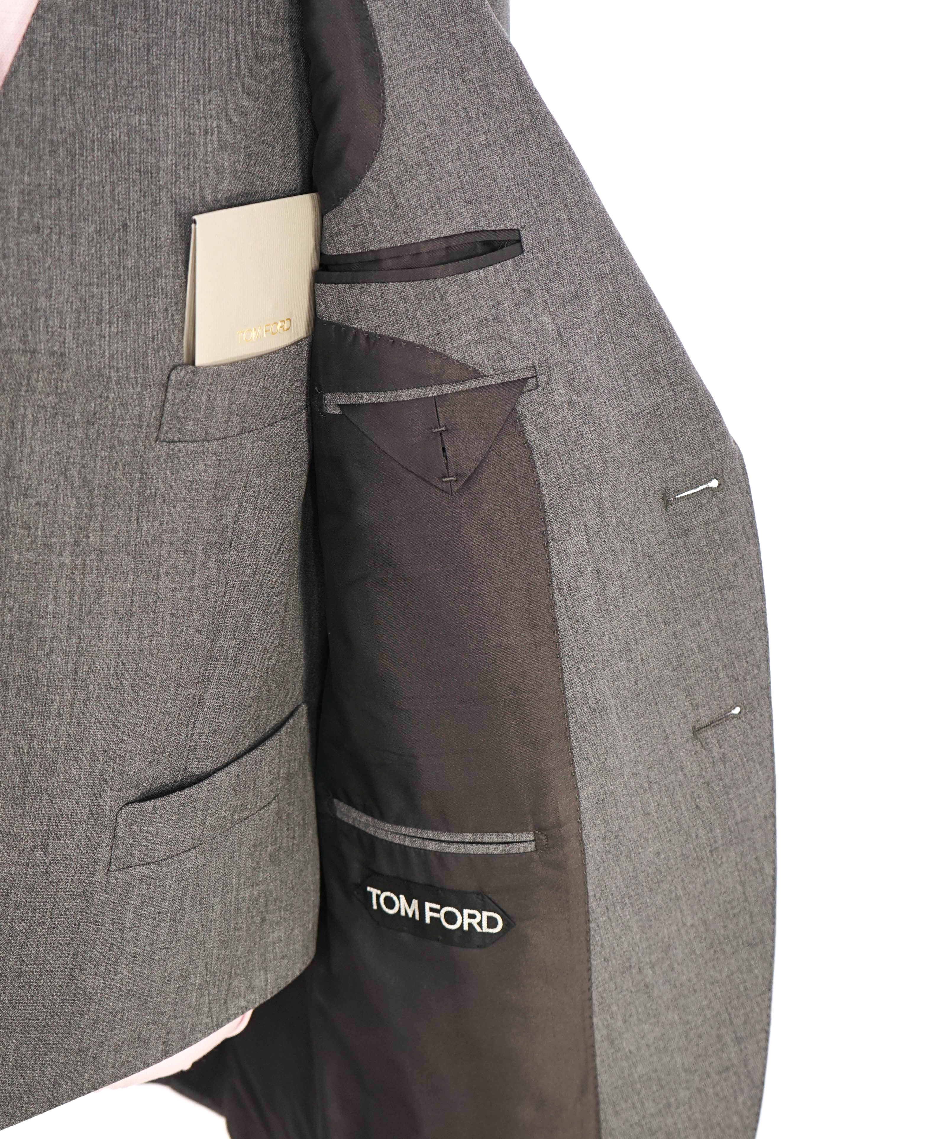 $6,990 TOM FORD - 3-Piece Gray PEAK LAPEL "FIT Y" Vested Side Tab Suit - 42R (52EU)