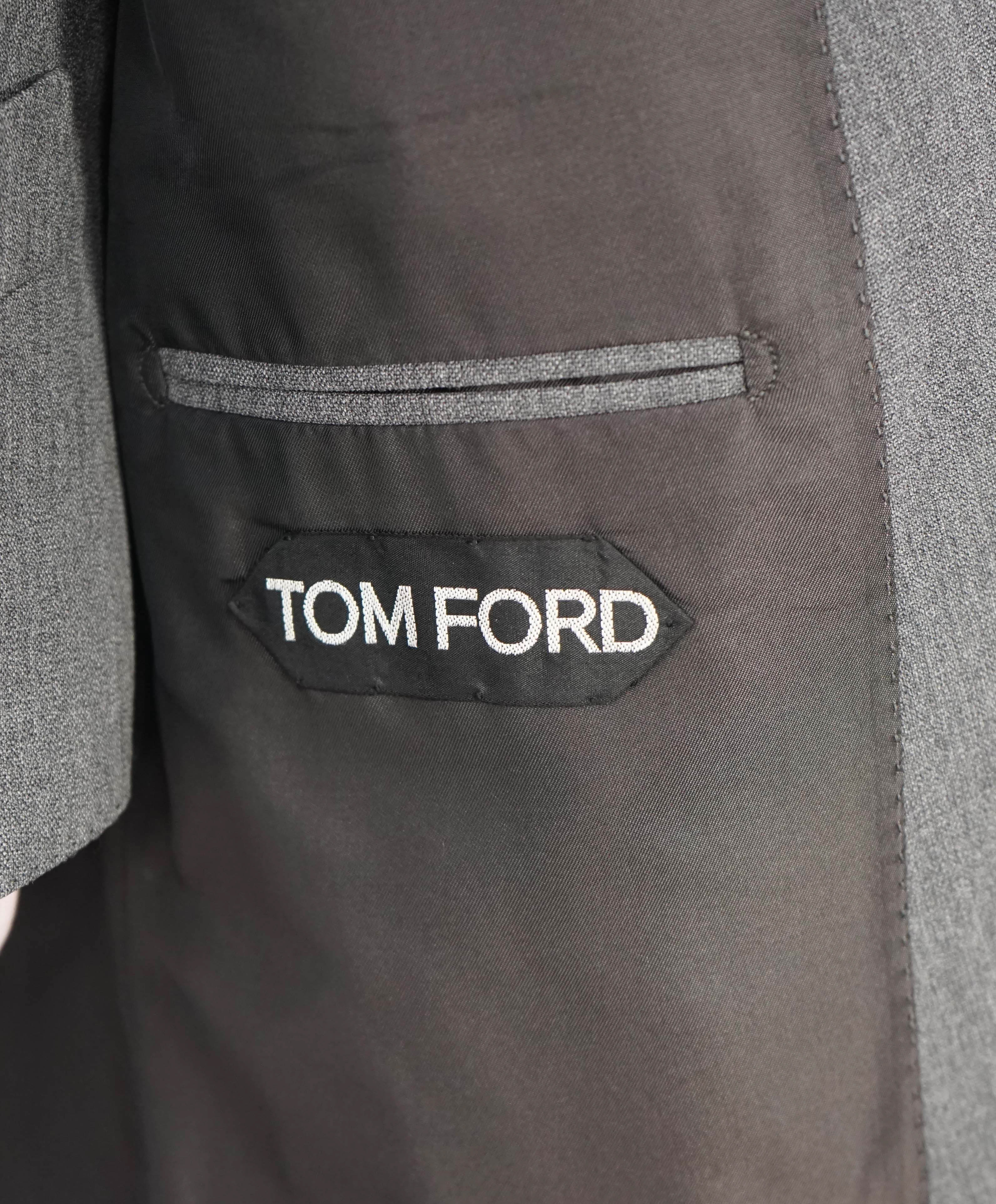 $6,990 TOM FORD - 3-Piece Gray PEAK LAPEL "FIT Y" Vested Side Tab Suit - 42R (52EU)