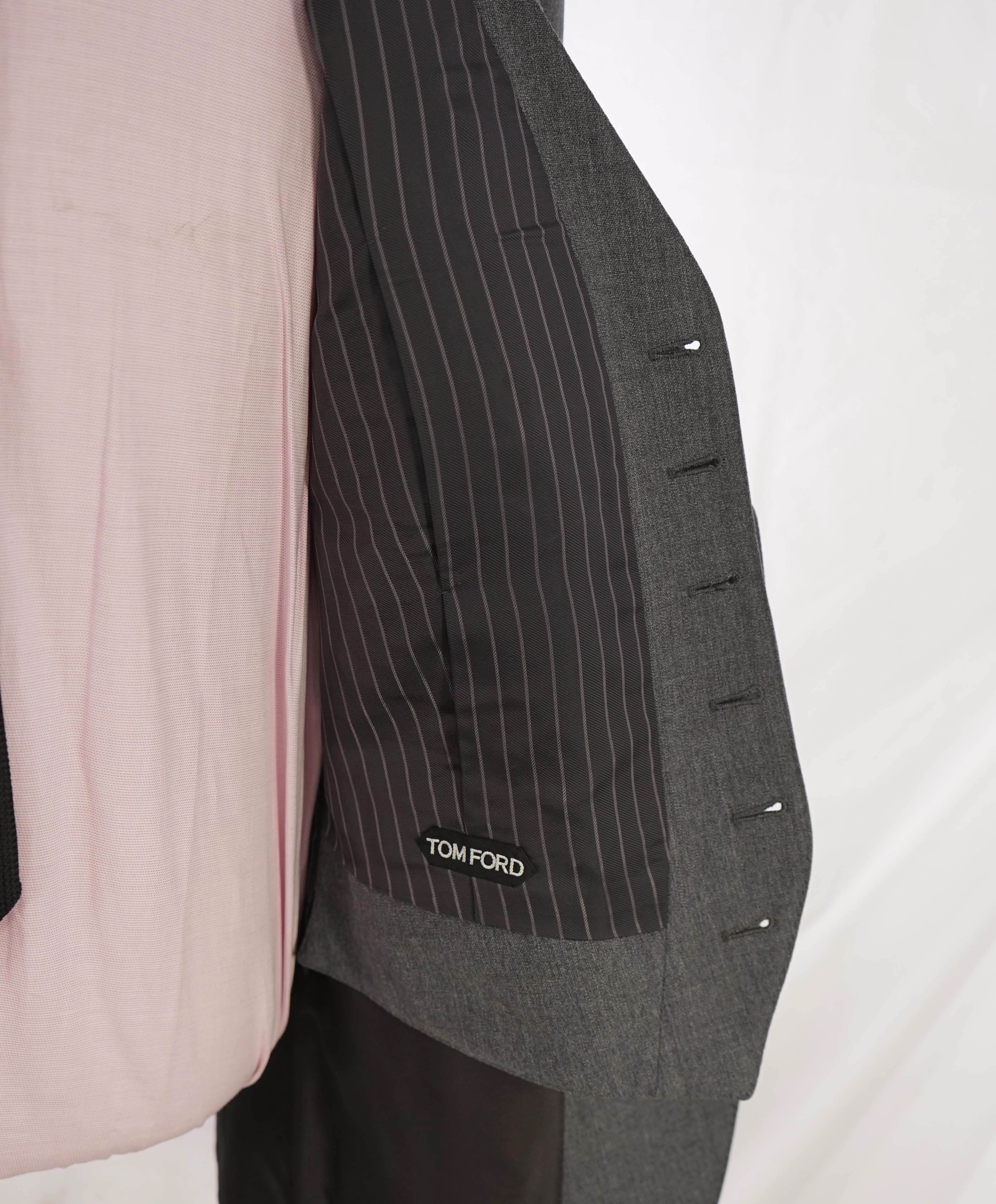 $6,990 TOM FORD - 3-Piece Gray PEAK LAPEL "FIT Y" Vested Side Tab Suit - 42R (52EU)