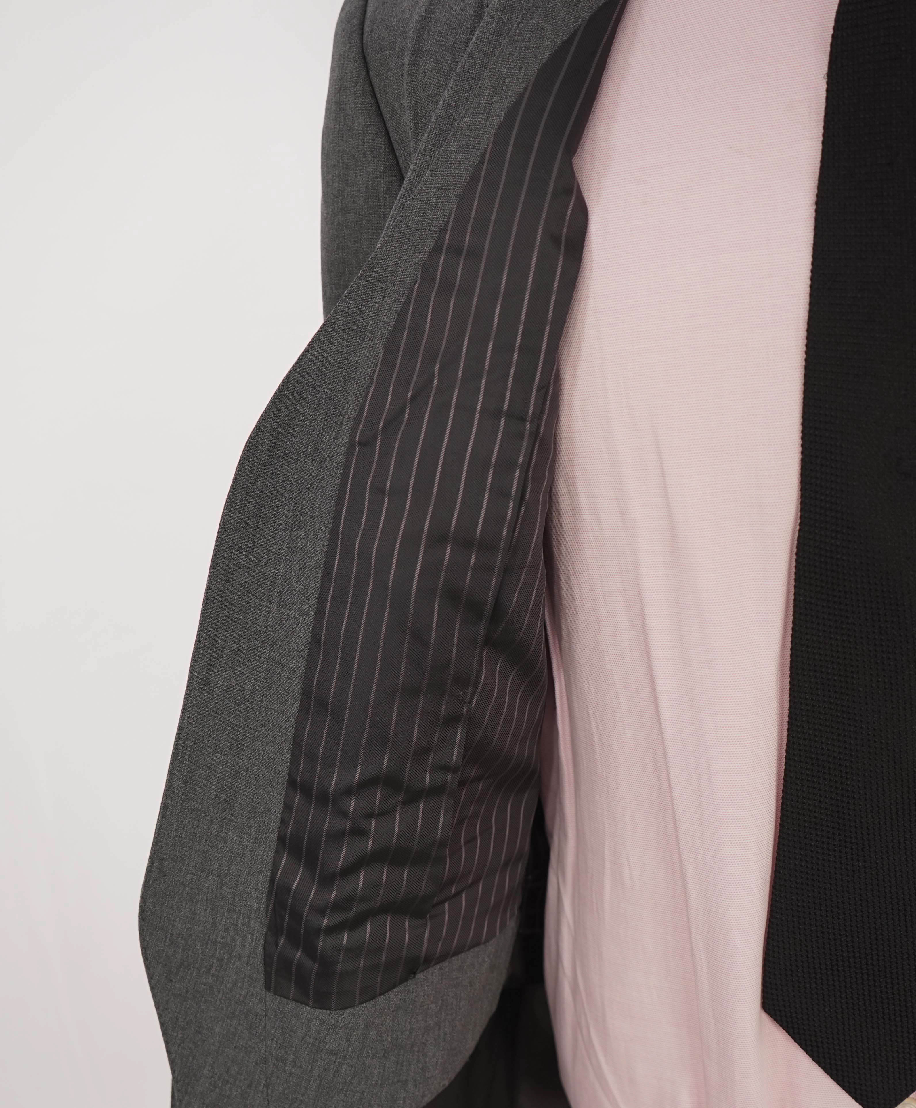 $6,990 TOM FORD - 3-Piece Gray PEAK LAPEL "FIT Y" Vested Side Tab Suit - 42R (52EU)