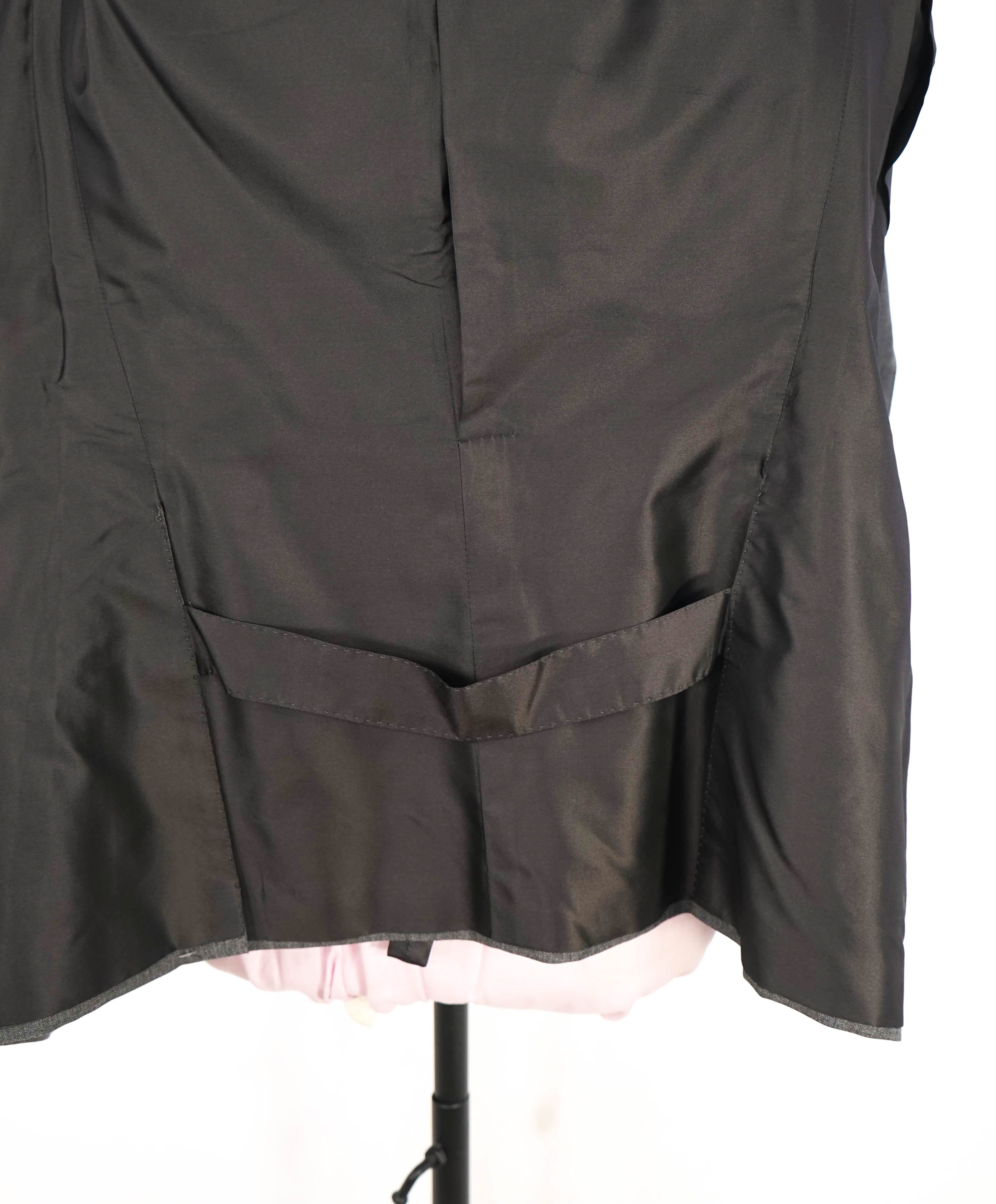 $6,990 TOM FORD - 3-Piece Gray PEAK LAPEL "FIT Y" Vested Side Tab Suit - 42R (52EU)