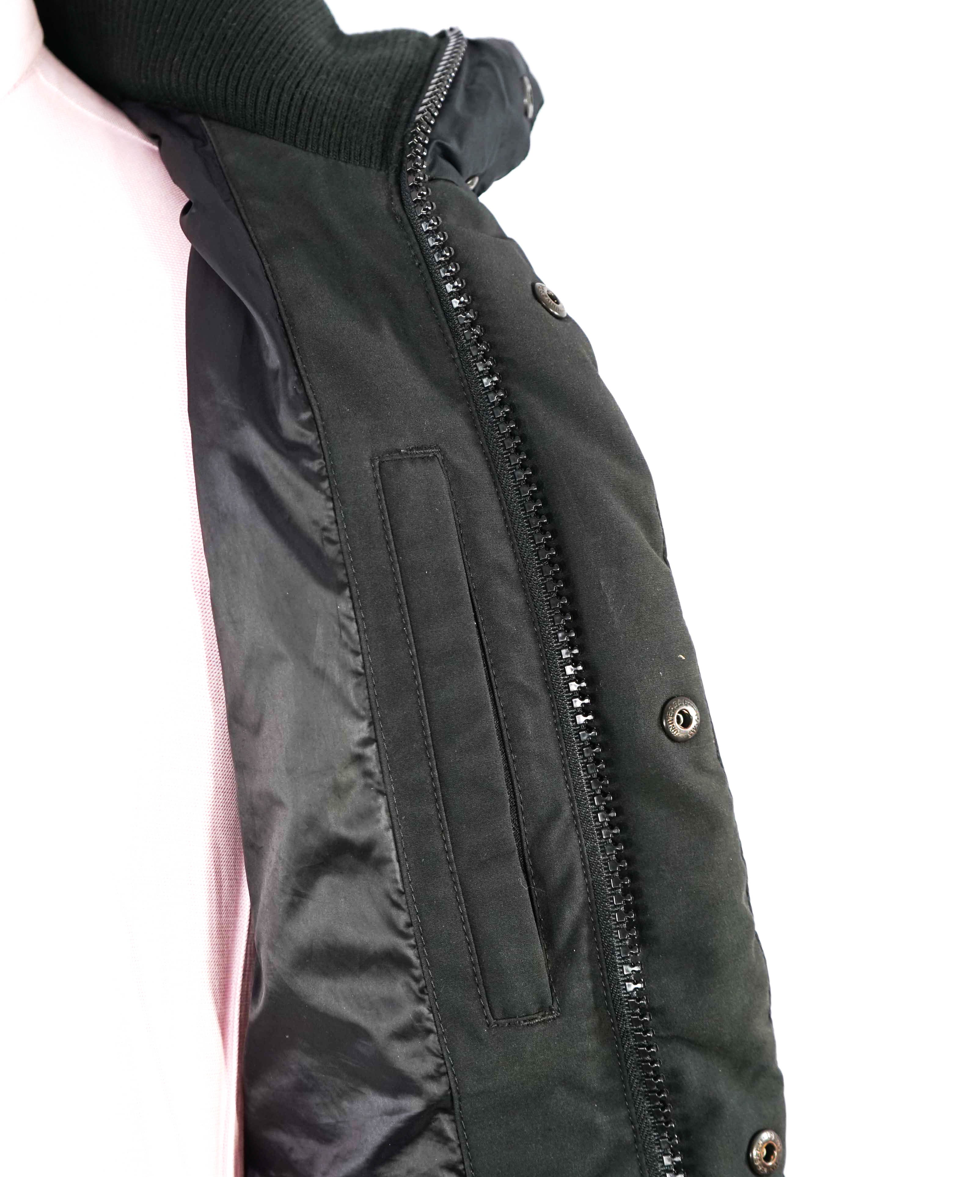 $1,095 CANADA GOOSE - "HENRICKSON" Black Water Resistant Down Coat - Small