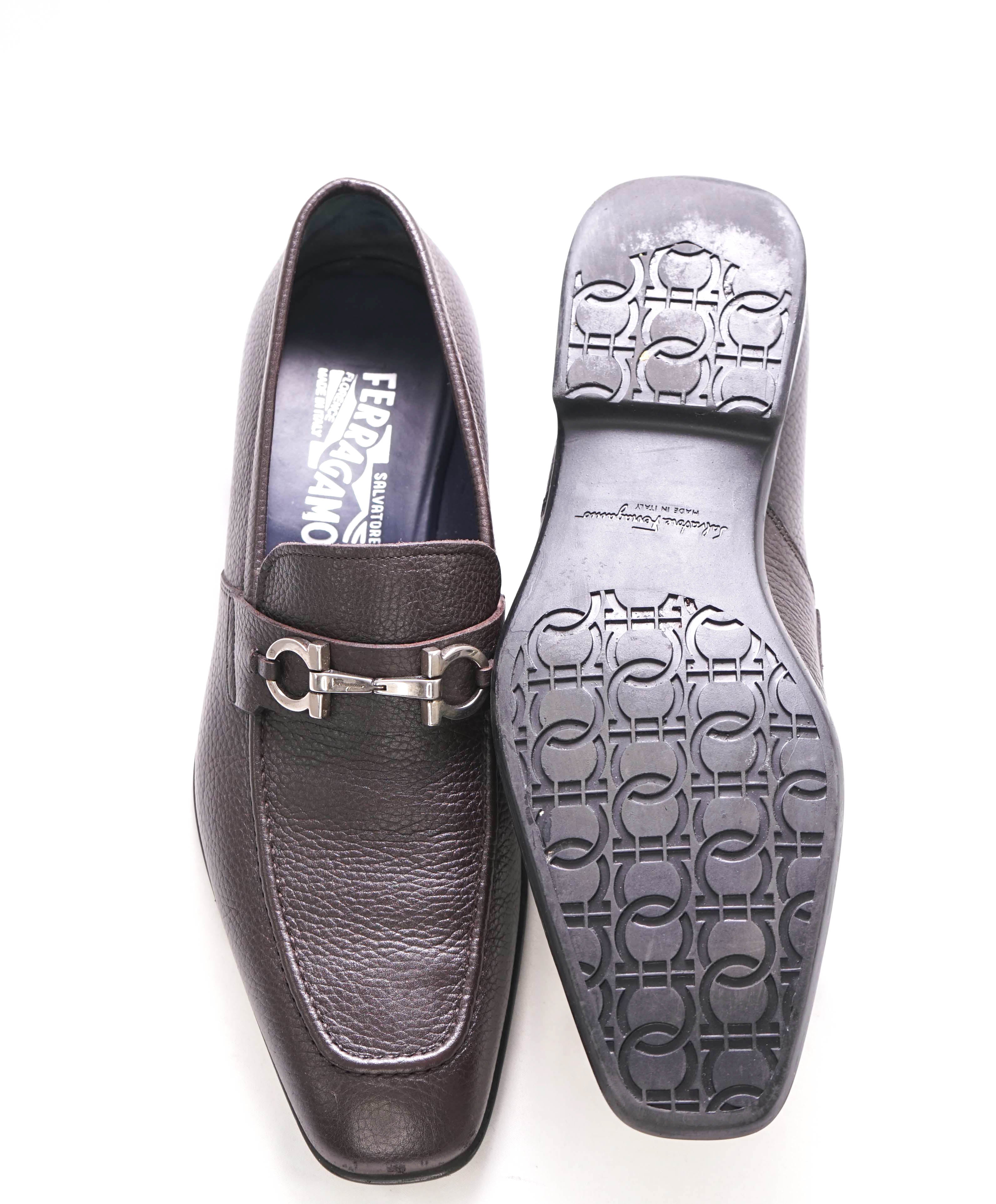 $750 SALVATORE FERRAGAMO - Brown Gancini Bit Loafer - 9 D US