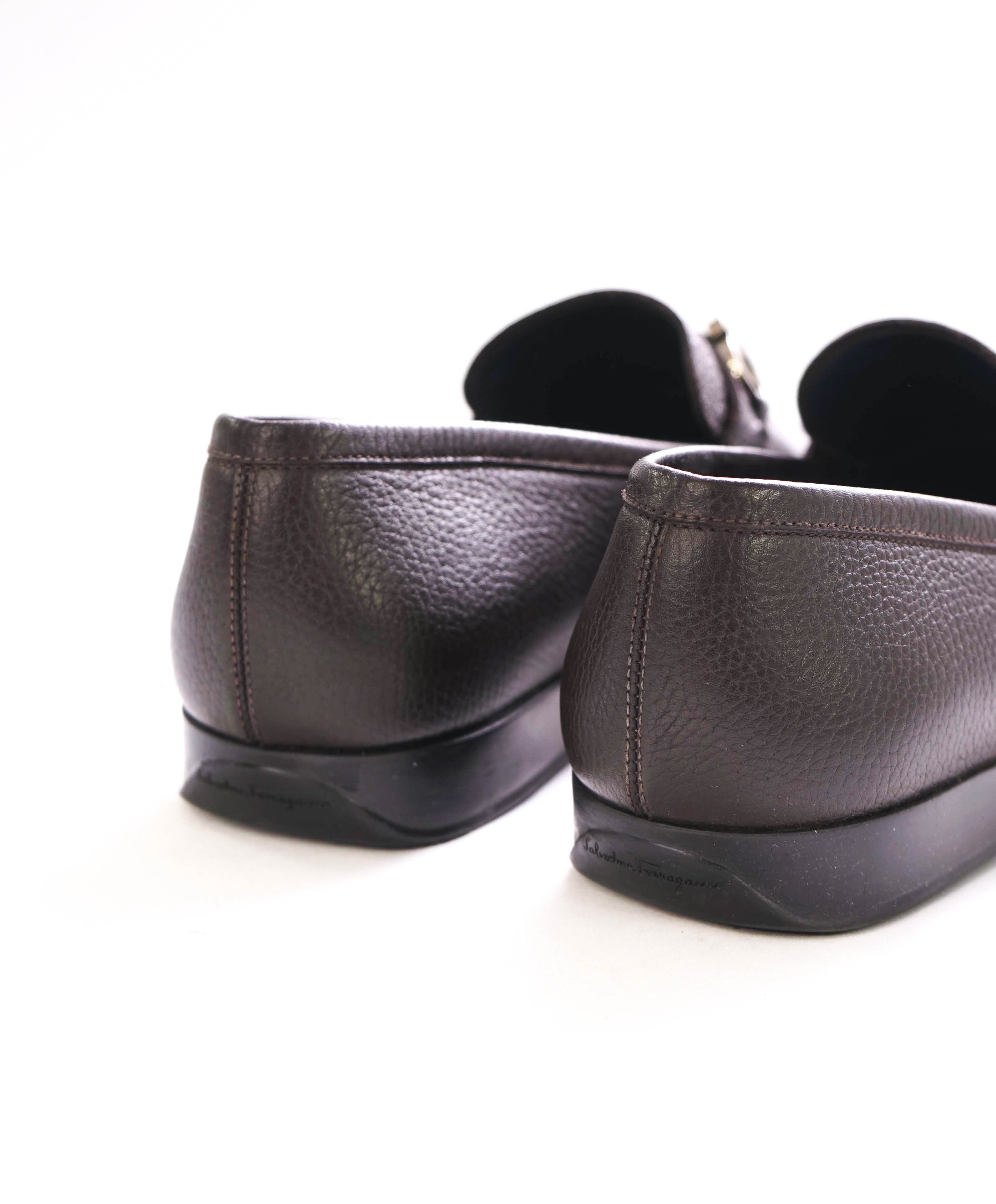 $750 SALVATORE FERRAGAMO - Brown Gancini Bit Loafer - 9 D US