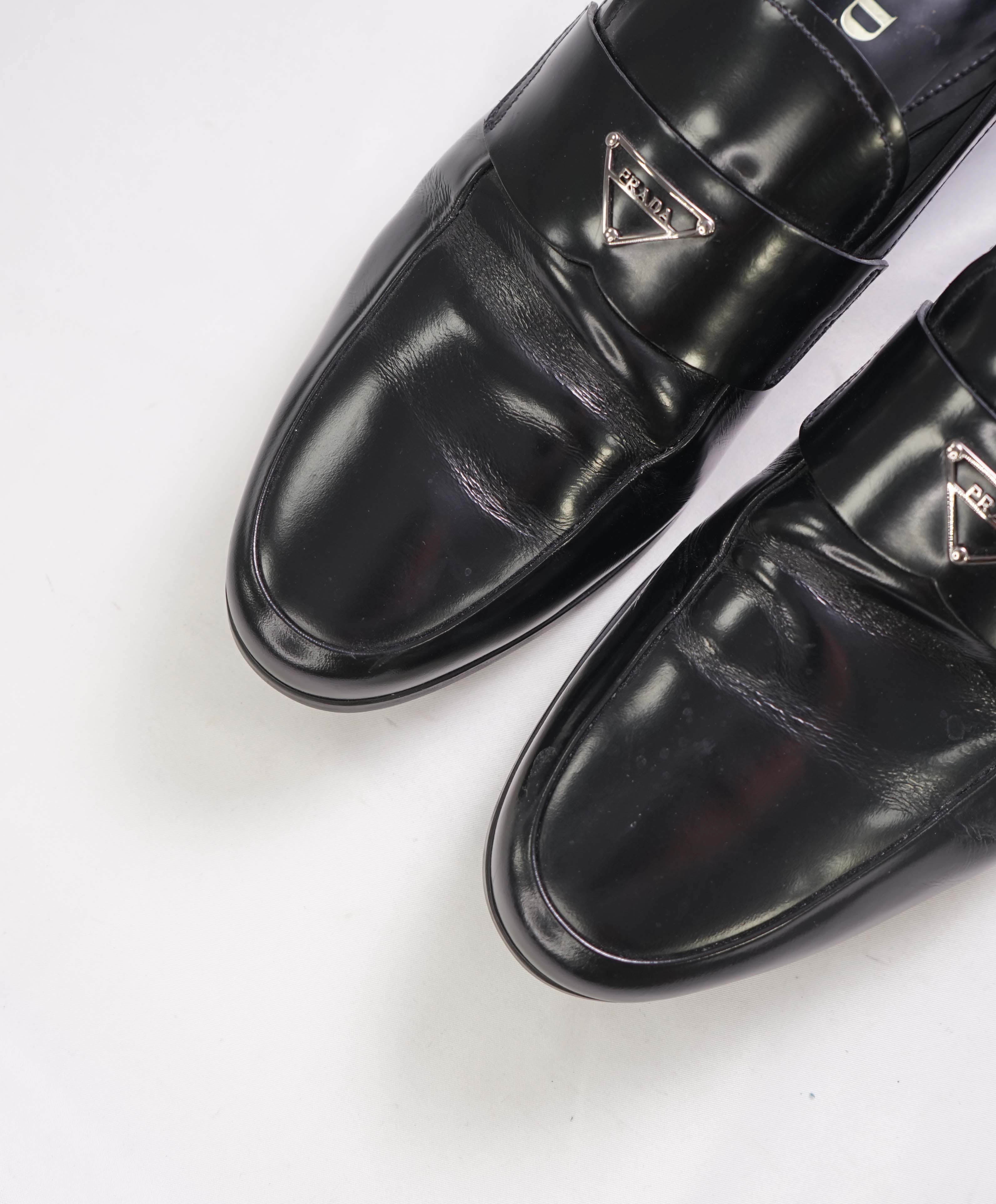 $950 PRADA - Black Patent Leather LOGO Loafers - 9.5 US (8.5 Prada)
