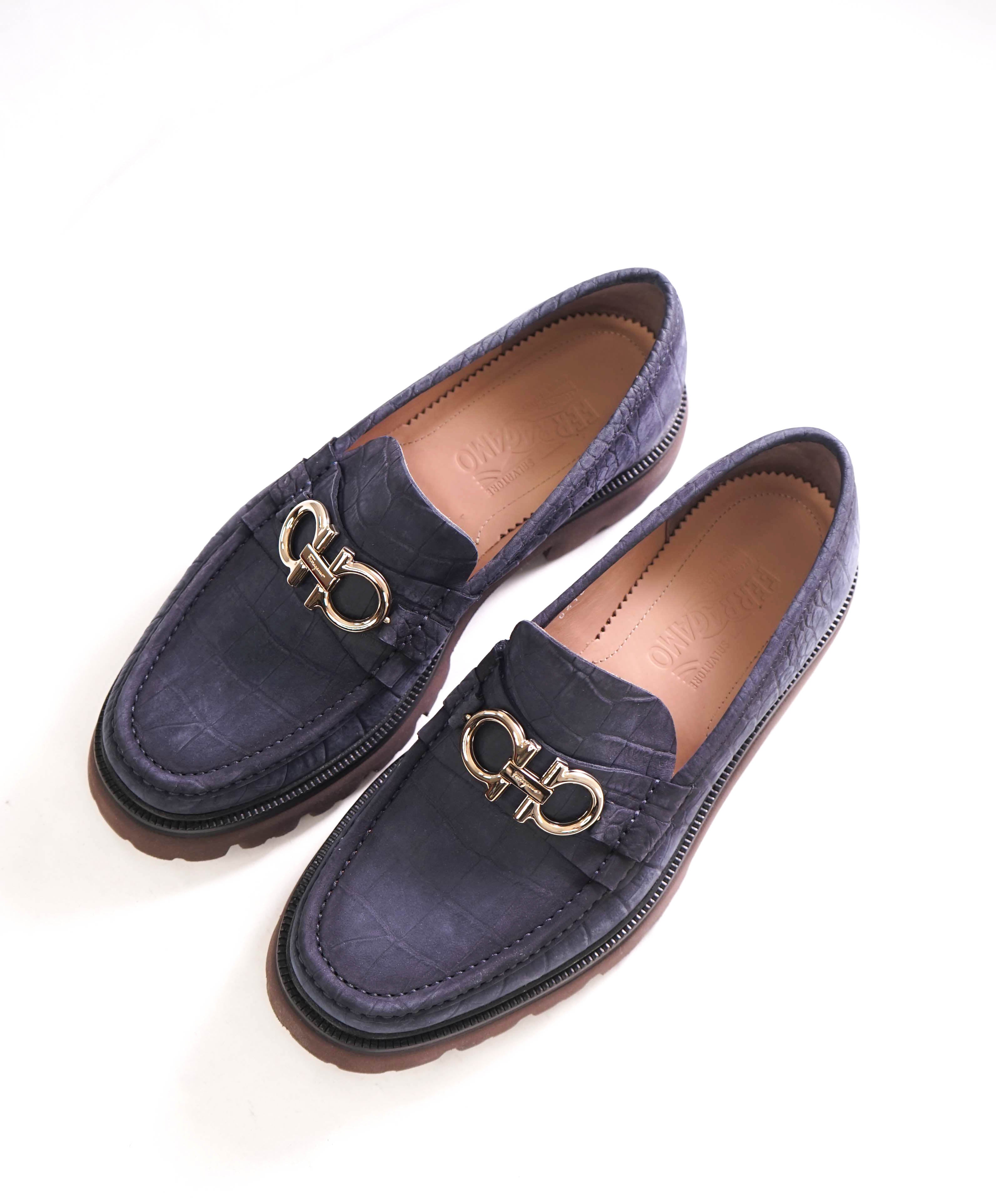 $930 SALVATORE FERRAGAMO - *BLEEKER* Blue Embossed Croc Lug Sole Loafer - 9.5 EEE