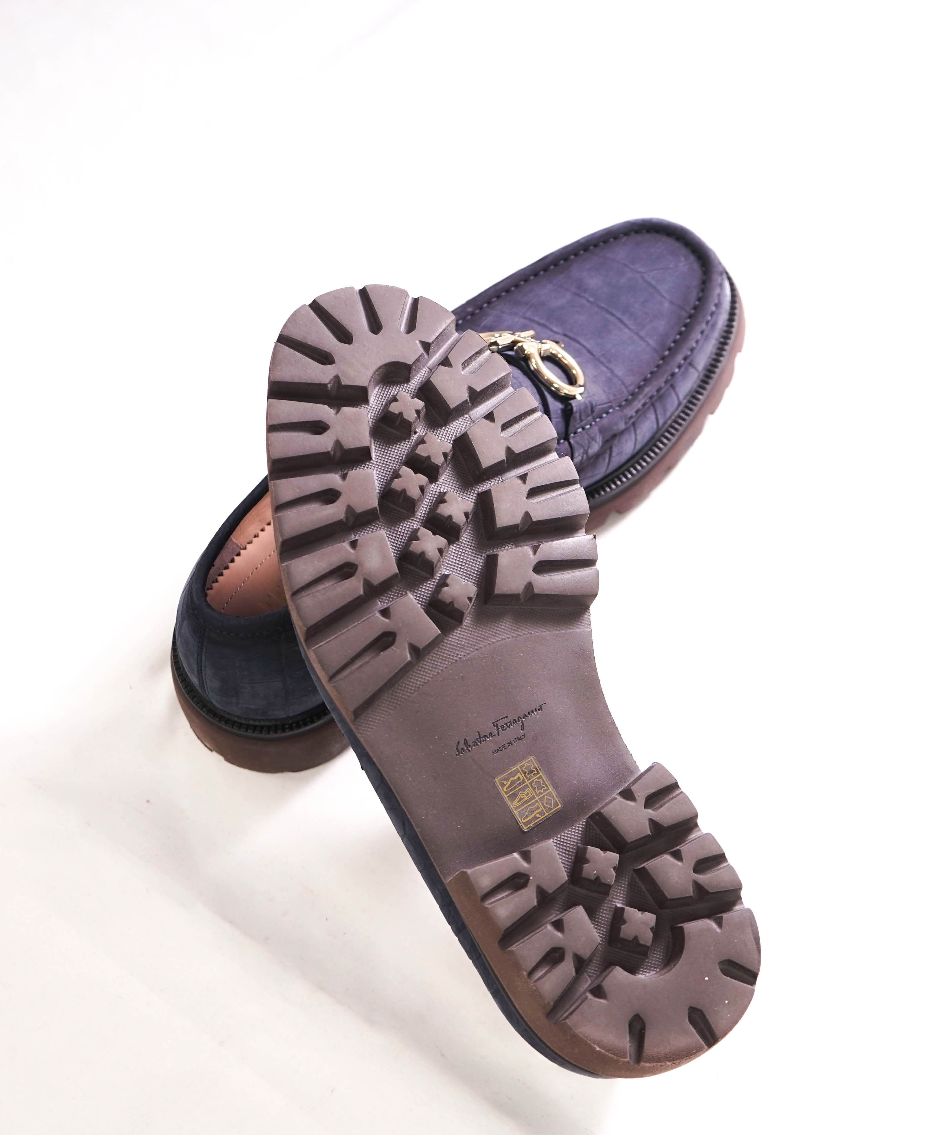 $930 SALVATORE FERRAGAMO - *BLEEKER* Blue Embossed Croc Lug Sole Loafer - 9.5 EEE