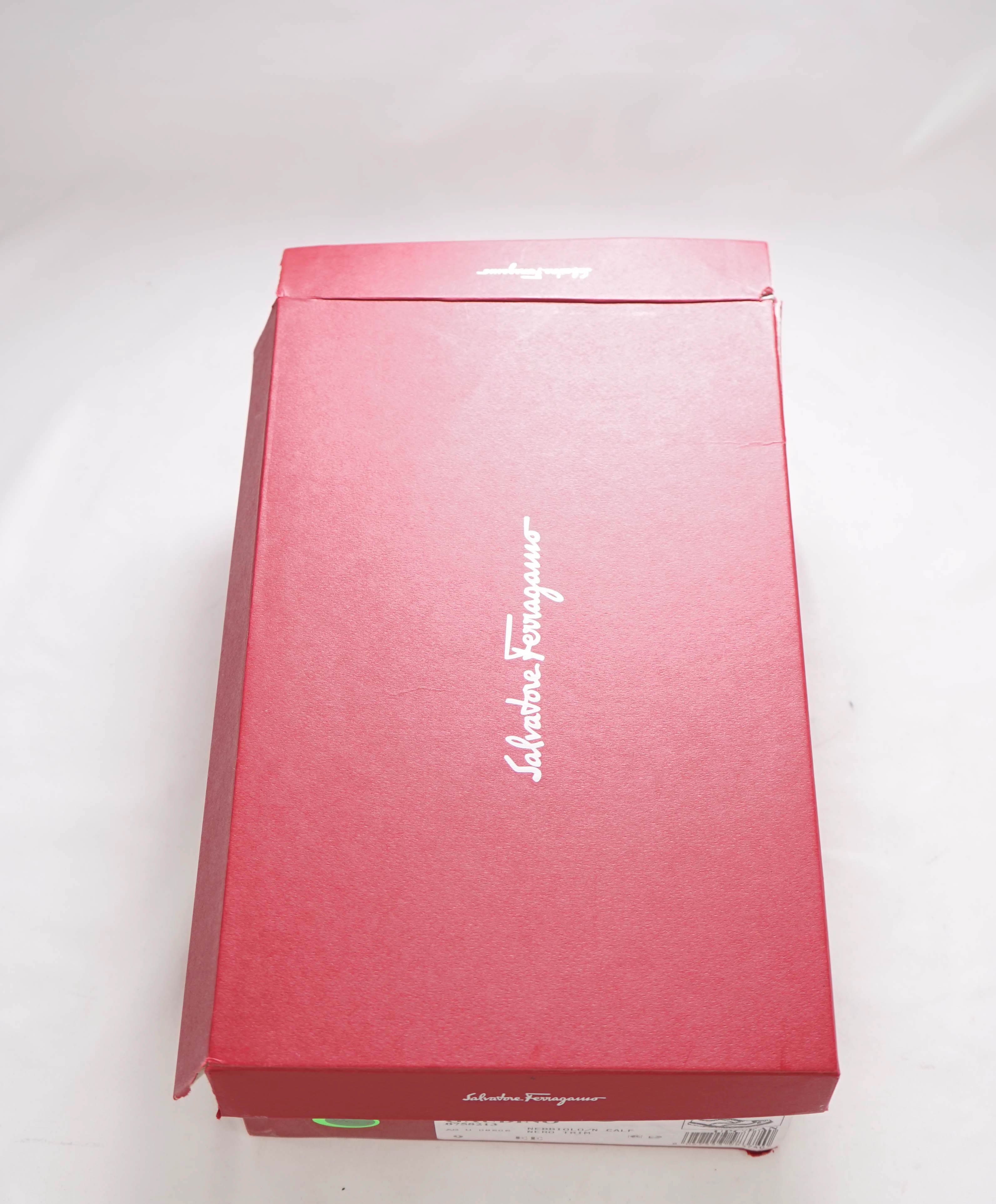 $1,150 SALVATORE FERRAGAMO - "Gaudino" Logo Brogue Loafers - 9 EE US