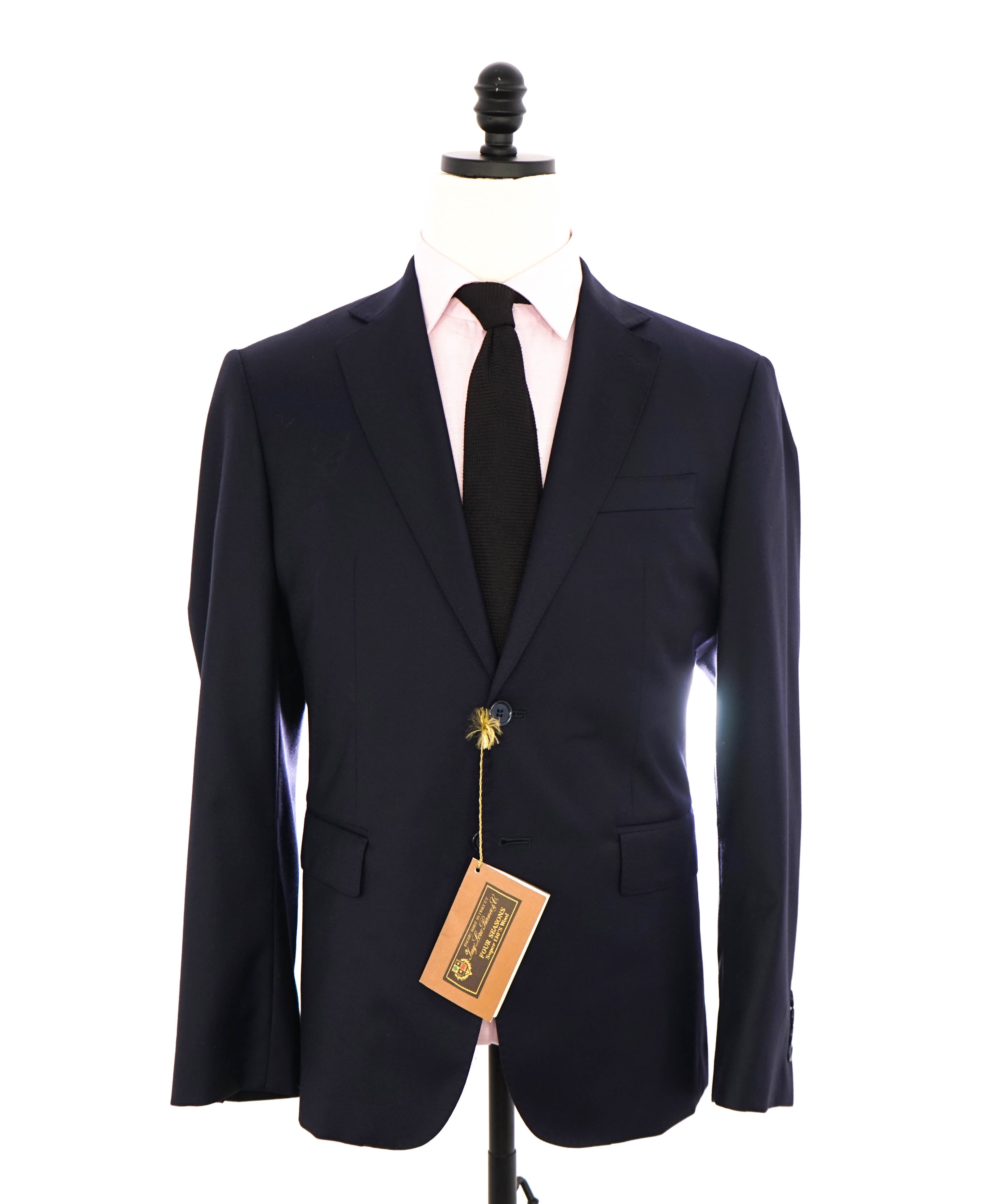 LORO PIANA -MOVIMENTO *CLOSET STAPLE* “Four Seasons” 130s Navy Blazer- 42S