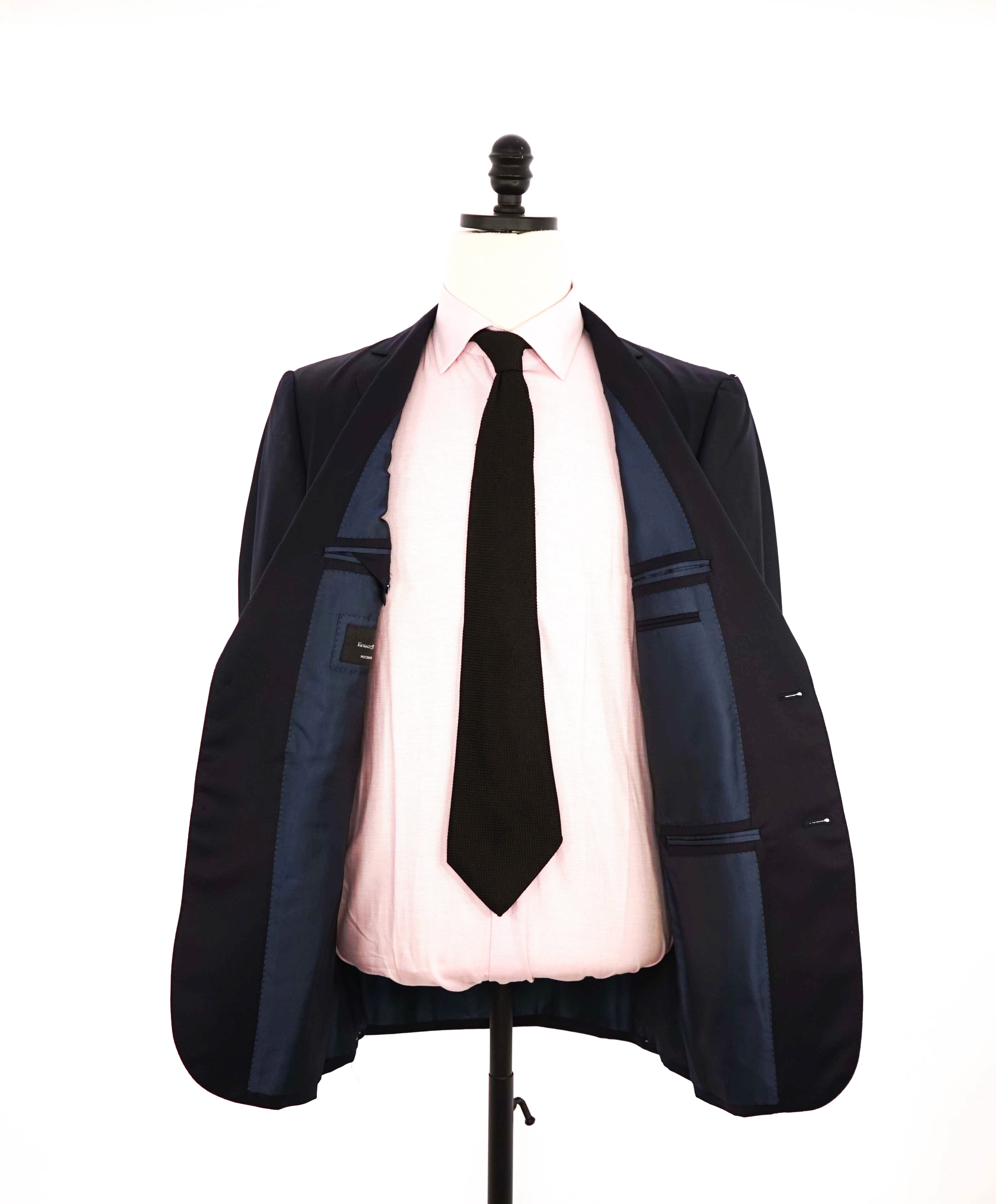 $3,250 ERMENEGILDO ZEGNA - "MULTISEASON" *Closet Staple* Navy Suit - 38R 33W