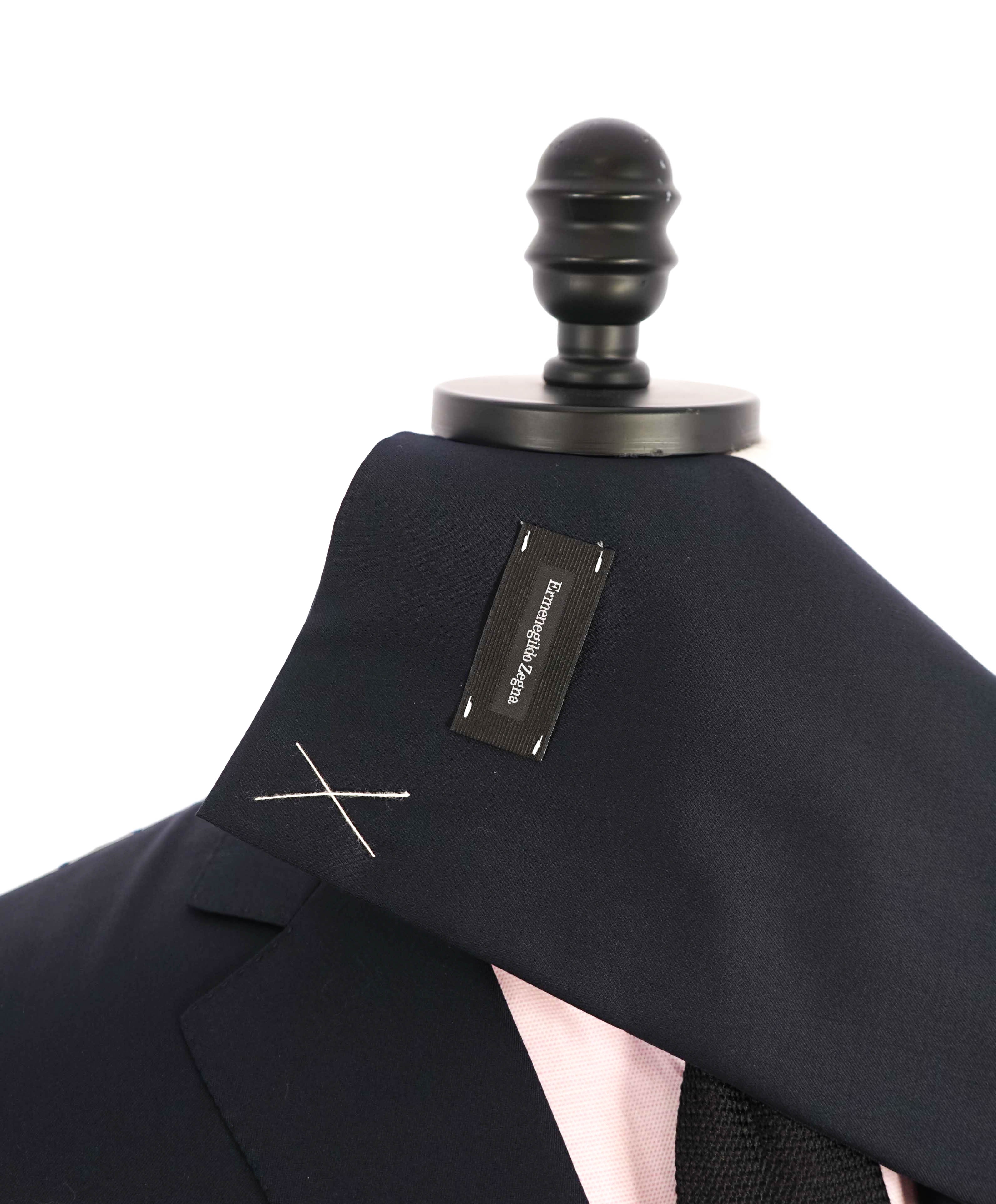 $3,250 ERMENEGILDO ZEGNA - "MULTISEASON" *Closet Staple* Navy Suit - 38R 33W