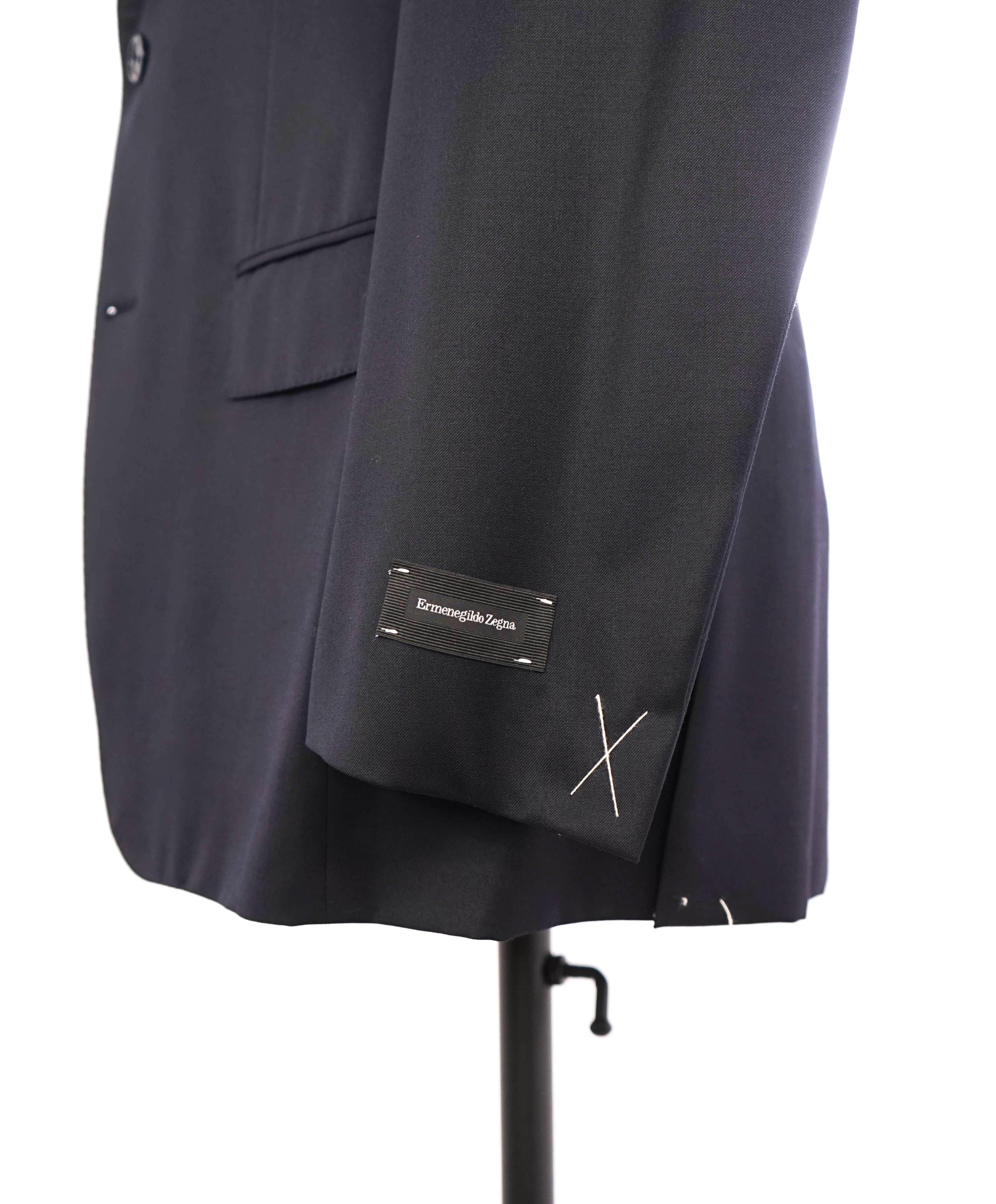 $3,250 ERMENEGILDO ZEGNA - "MULTISEASON" *Closet Staple* Navy Suit - 38R 33W