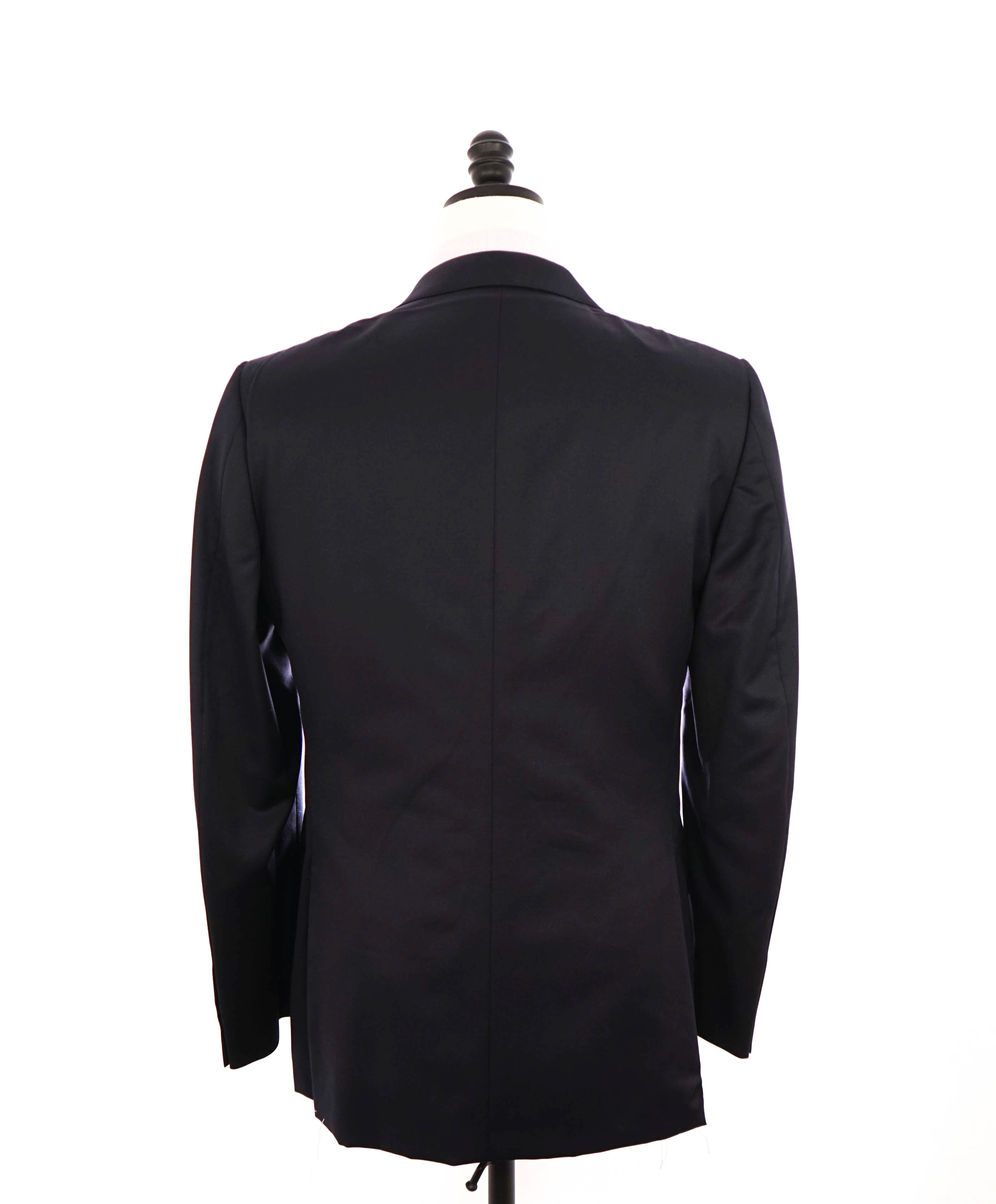 $3,250 ERMENEGILDO ZEGNA - "MULTISEASON" *Closet Staple* Navy Suit - 38R 33W