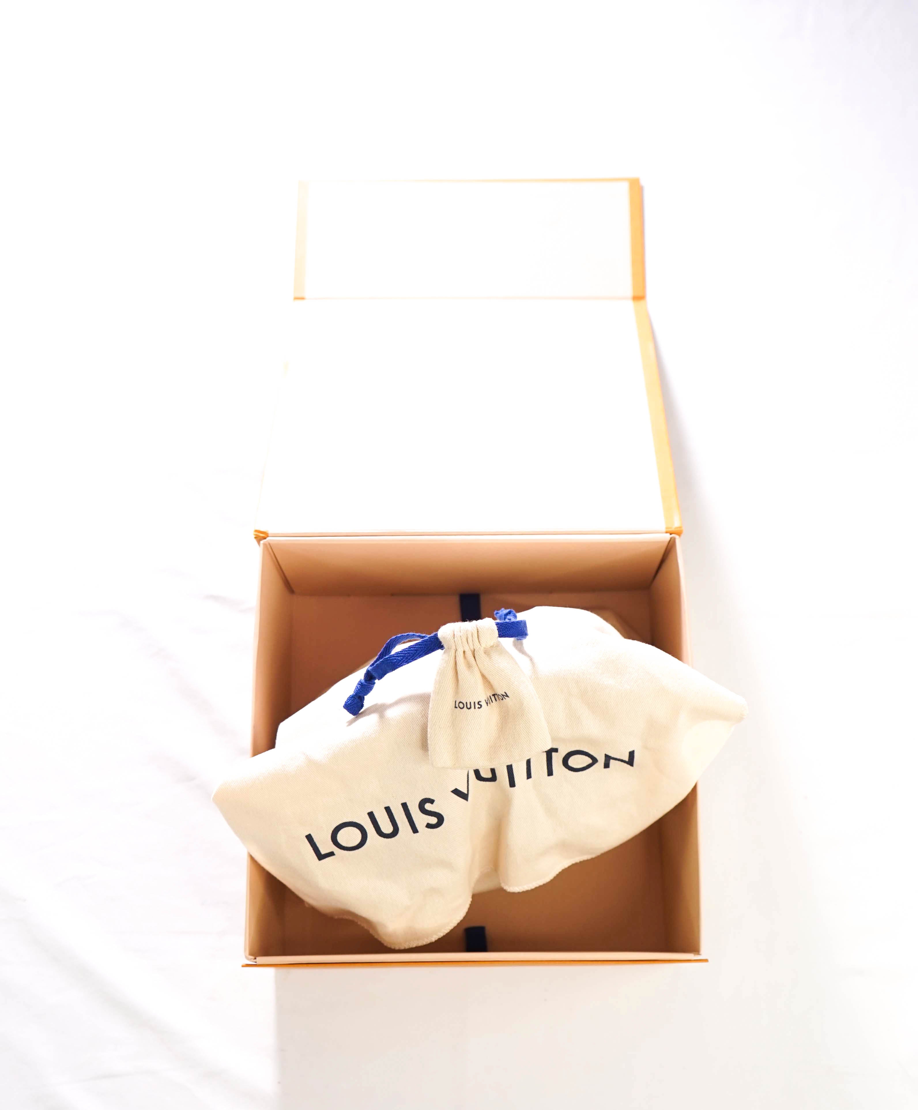 $2,895 LOUIS VUITTON - LV Monogram Vanity PM