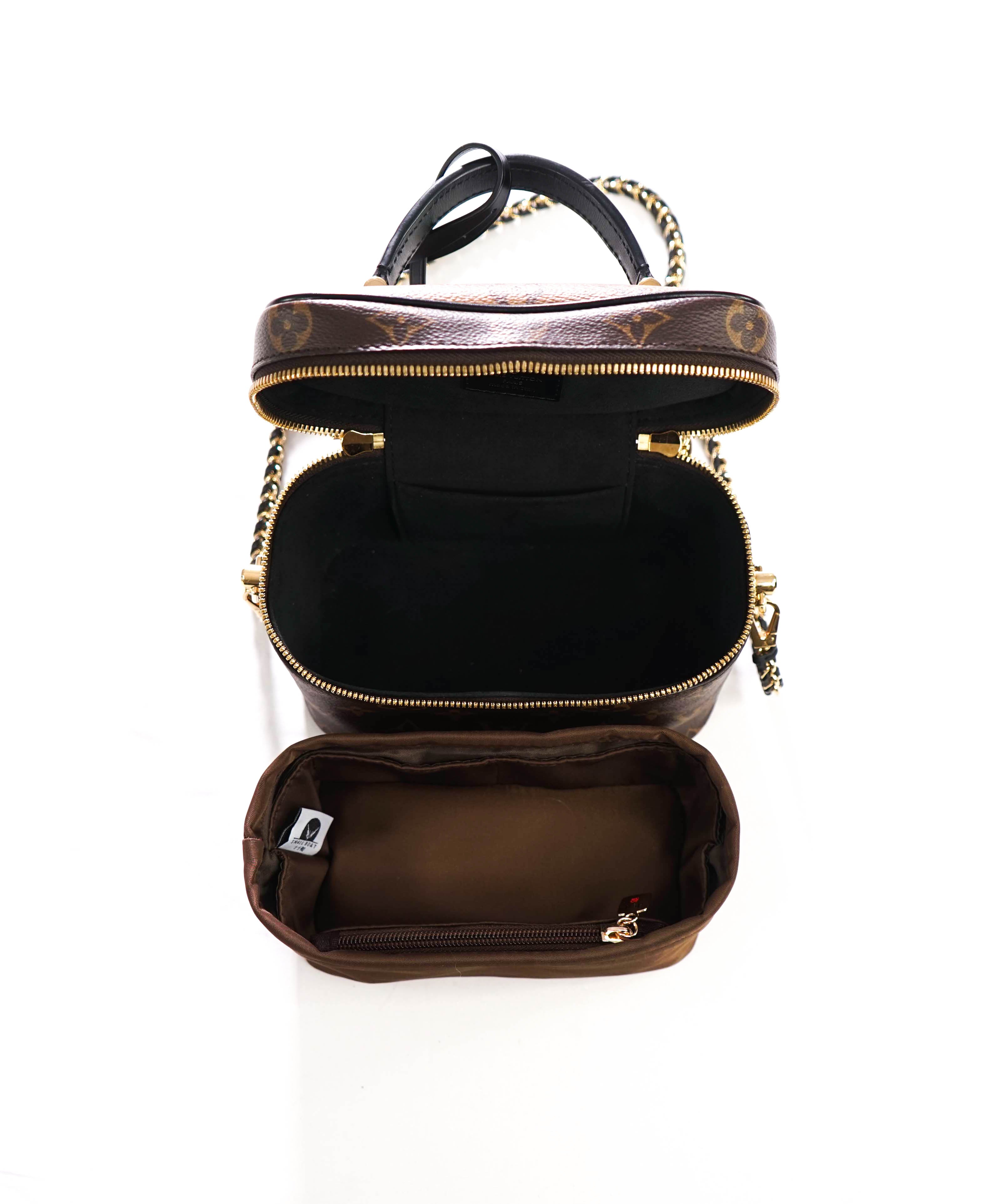 $2,895 LOUIS VUITTON - LV Monogram Vanity PM