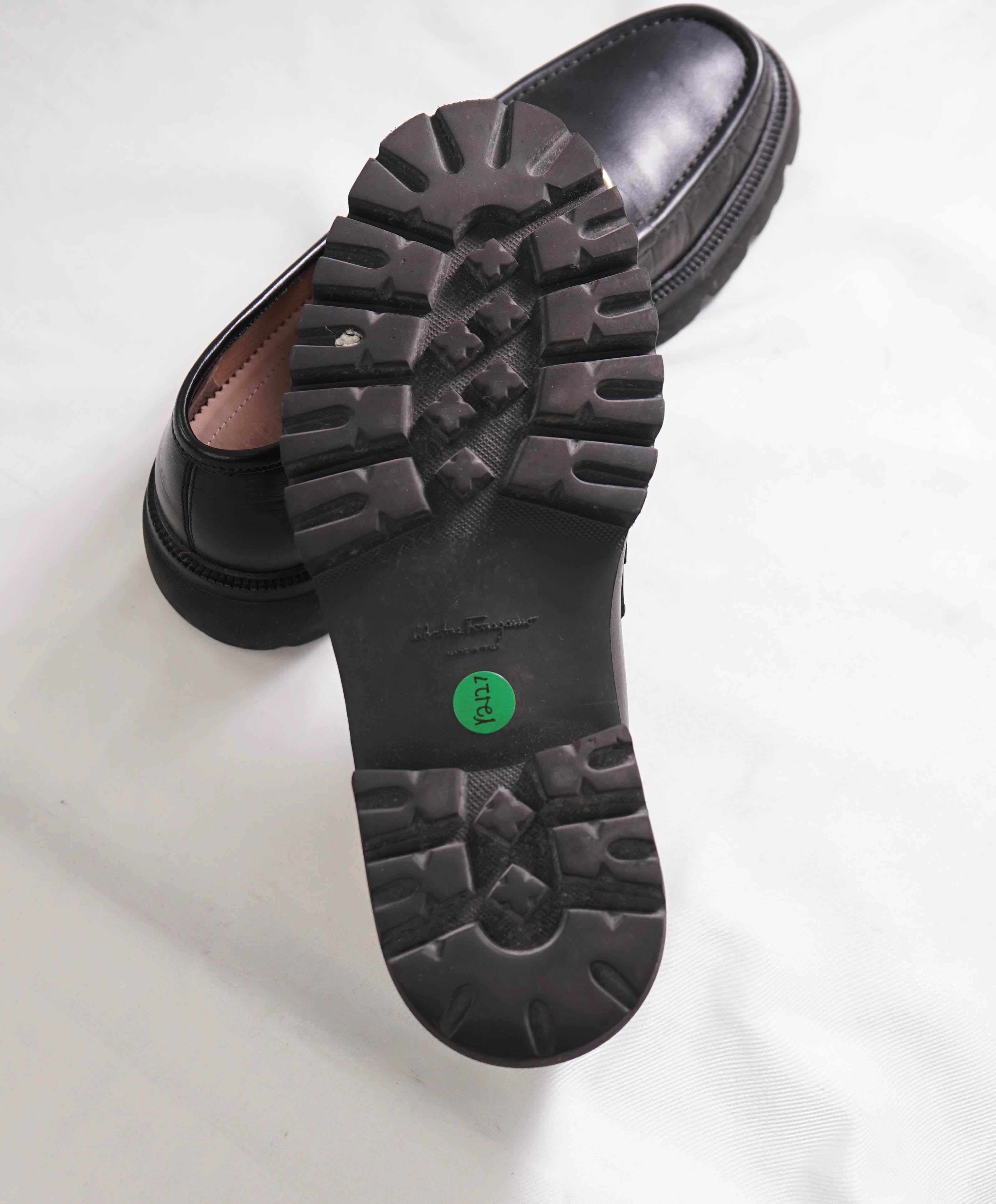 $930 SALVATORE FERRAGAMO - *BLEEKER* Black Leather Lug Sole Loafer - 9.5 E US