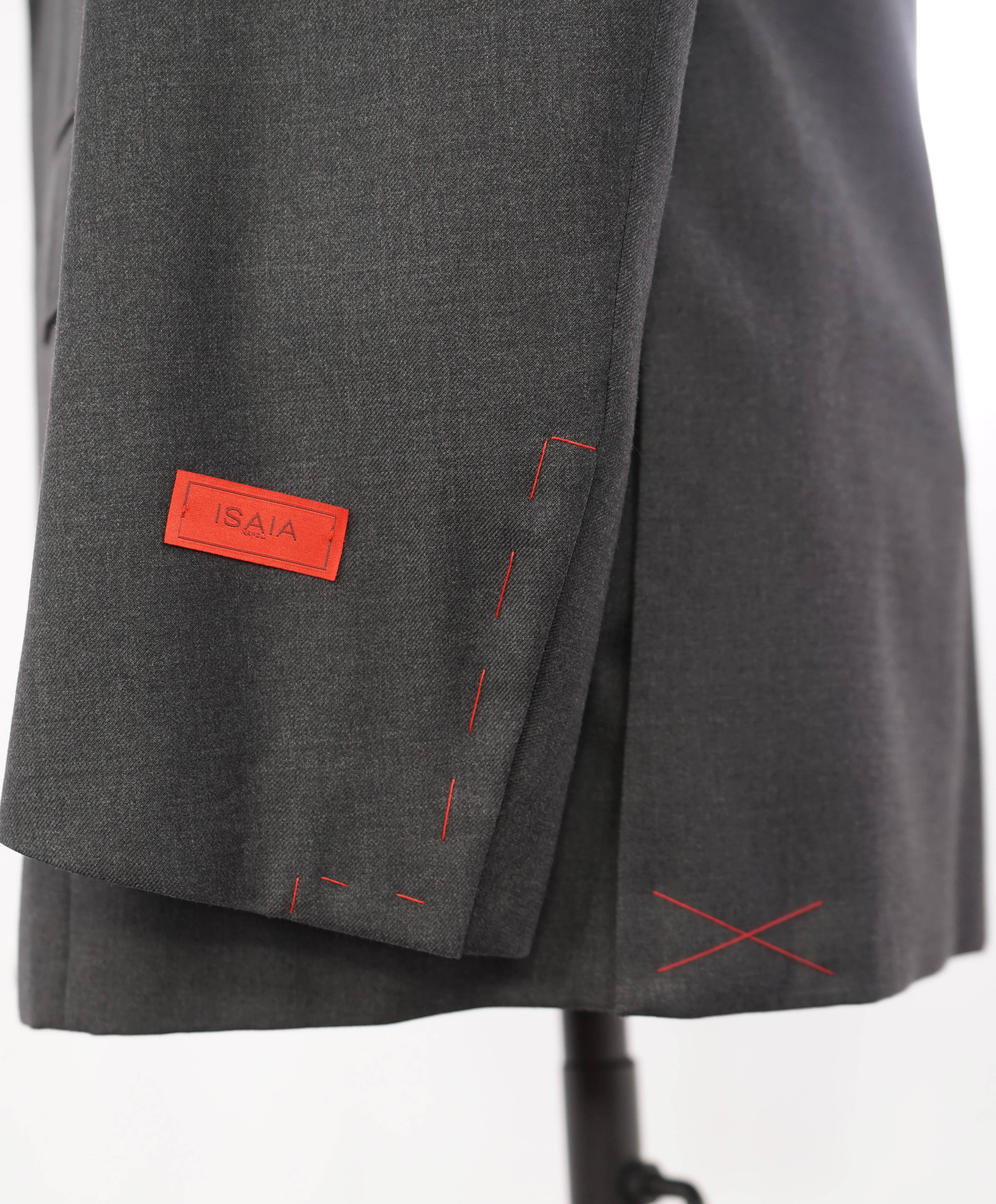 $3,750 ISAIA - Gray "AQUASPIDER" *CLOSET STAPLE* Coral Pin Suit - 40S 32W