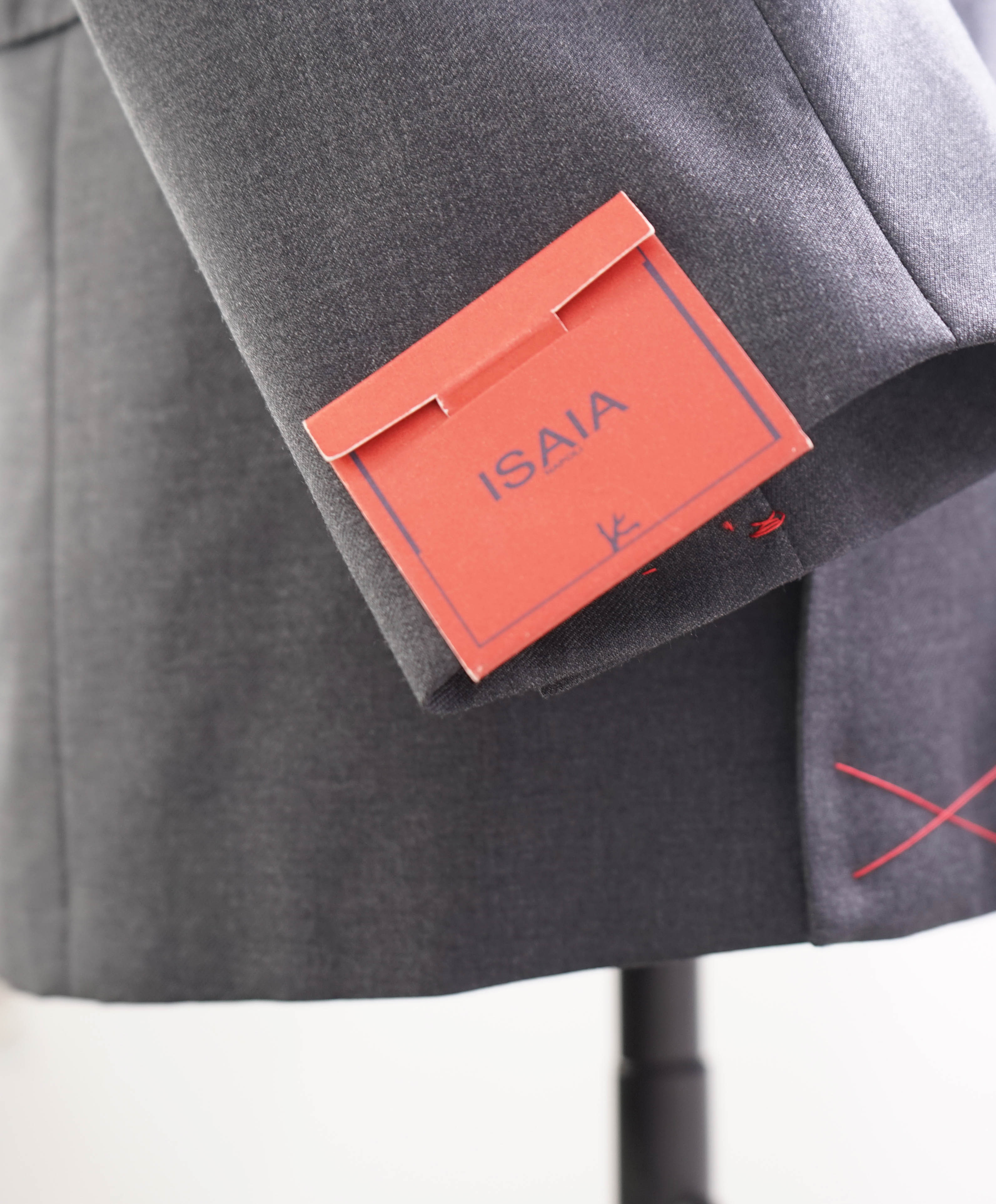 $3,750 ISAIA - Gray "AQUASPIDER" *CLOSET STAPLE* Coral Pin Suit - 40S 32W