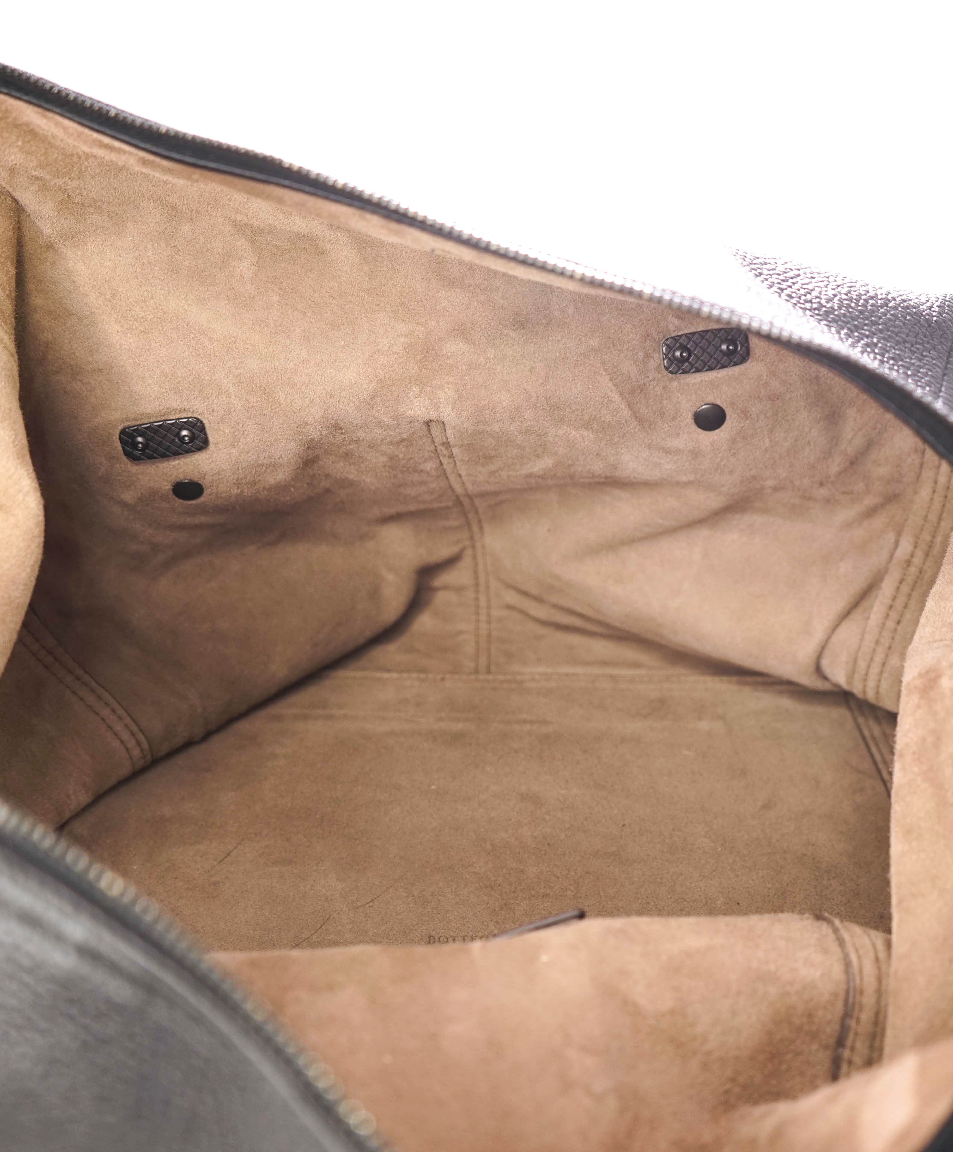 $4,250 BOTTEGA VENETA - 48 Hour Large Leather Woven Black Bag