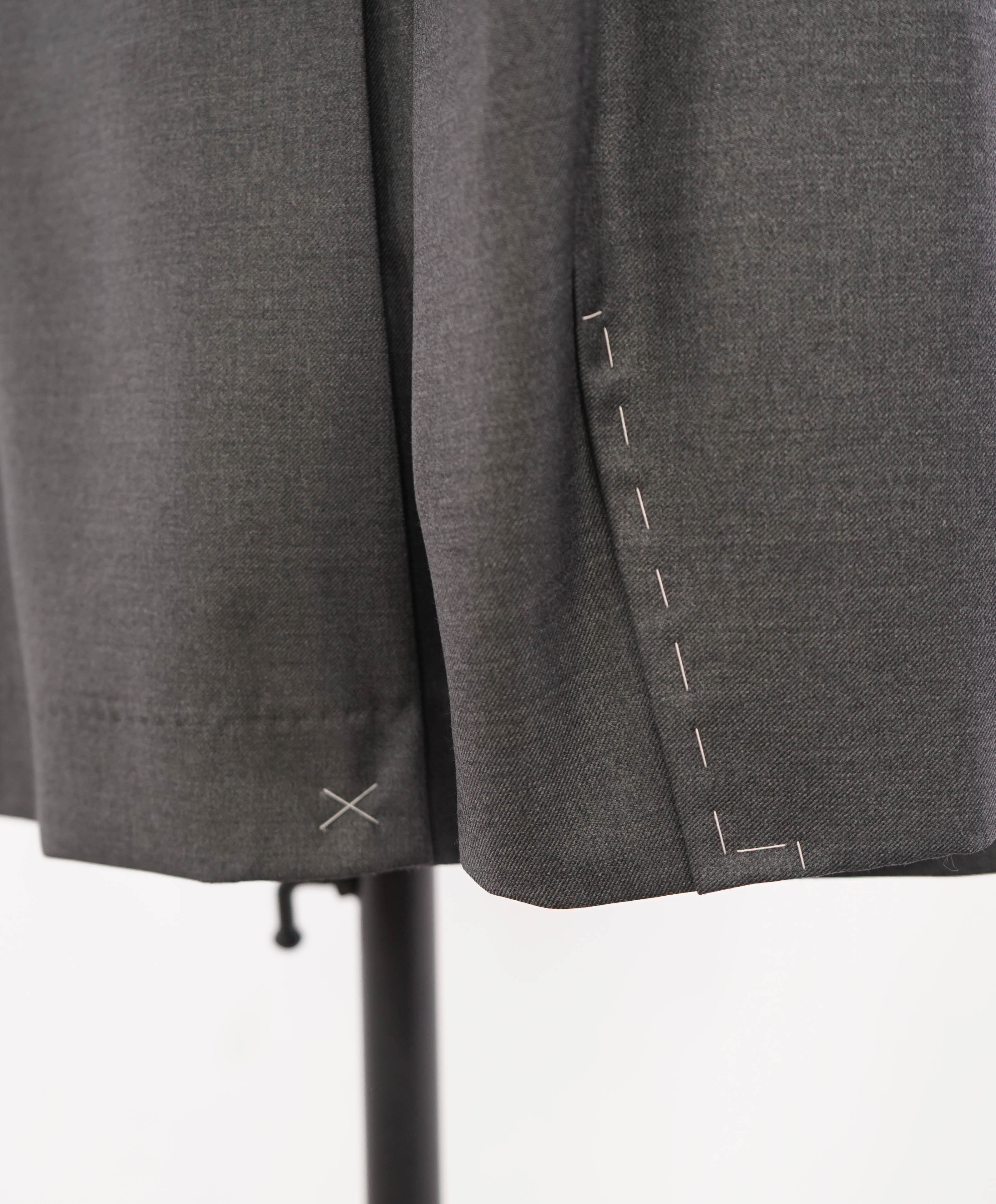 BRUNELLO CUCINELLI - *CLOSET STAPLE* Gray 2/3 Roll Lapel Semi-Lined Suit - 44R 35W