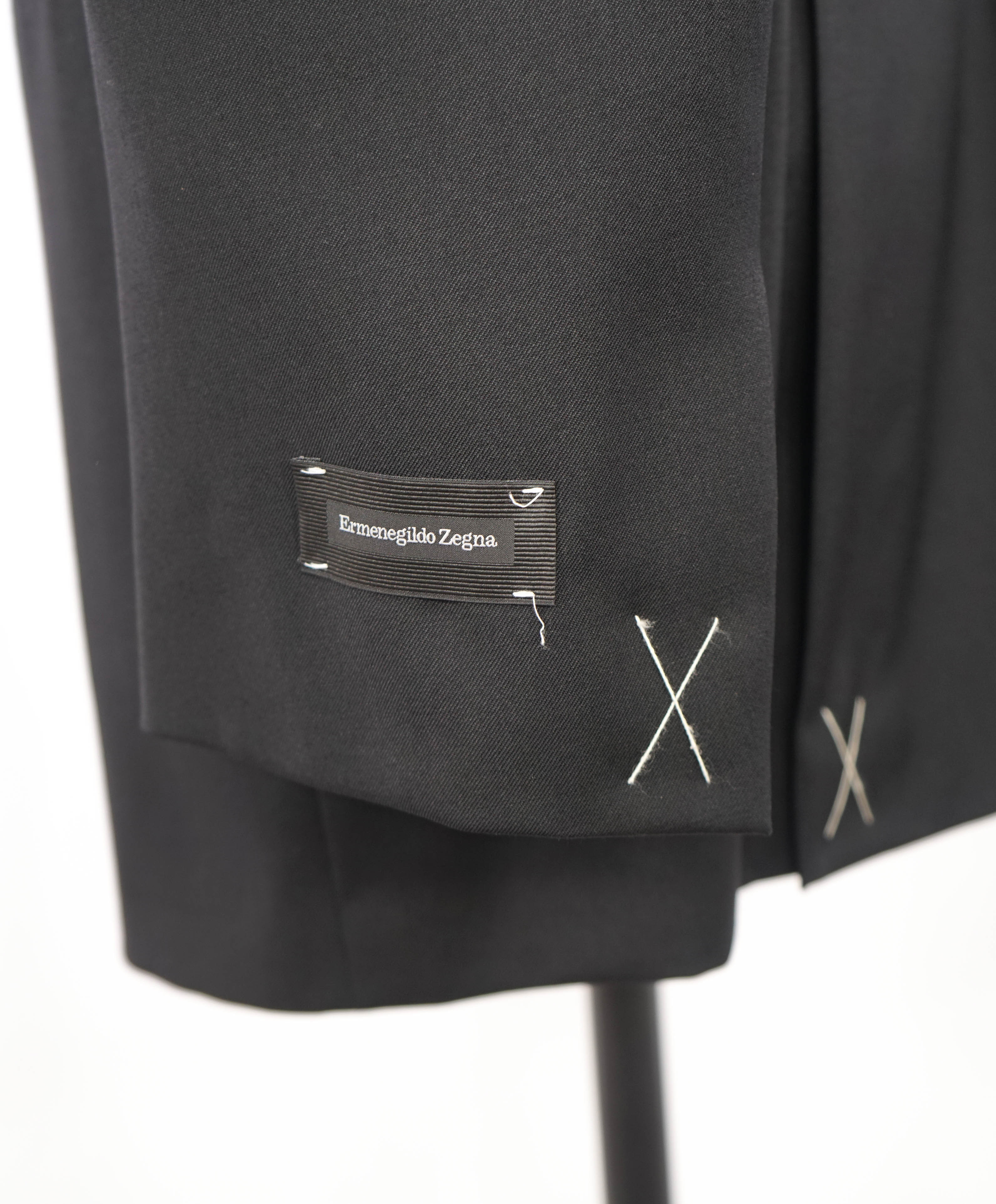 $2,995 ERMENEGILDO ZEGNA - Notch Lapel Tuxedo Dinner Jacket 1-Piece - 46L