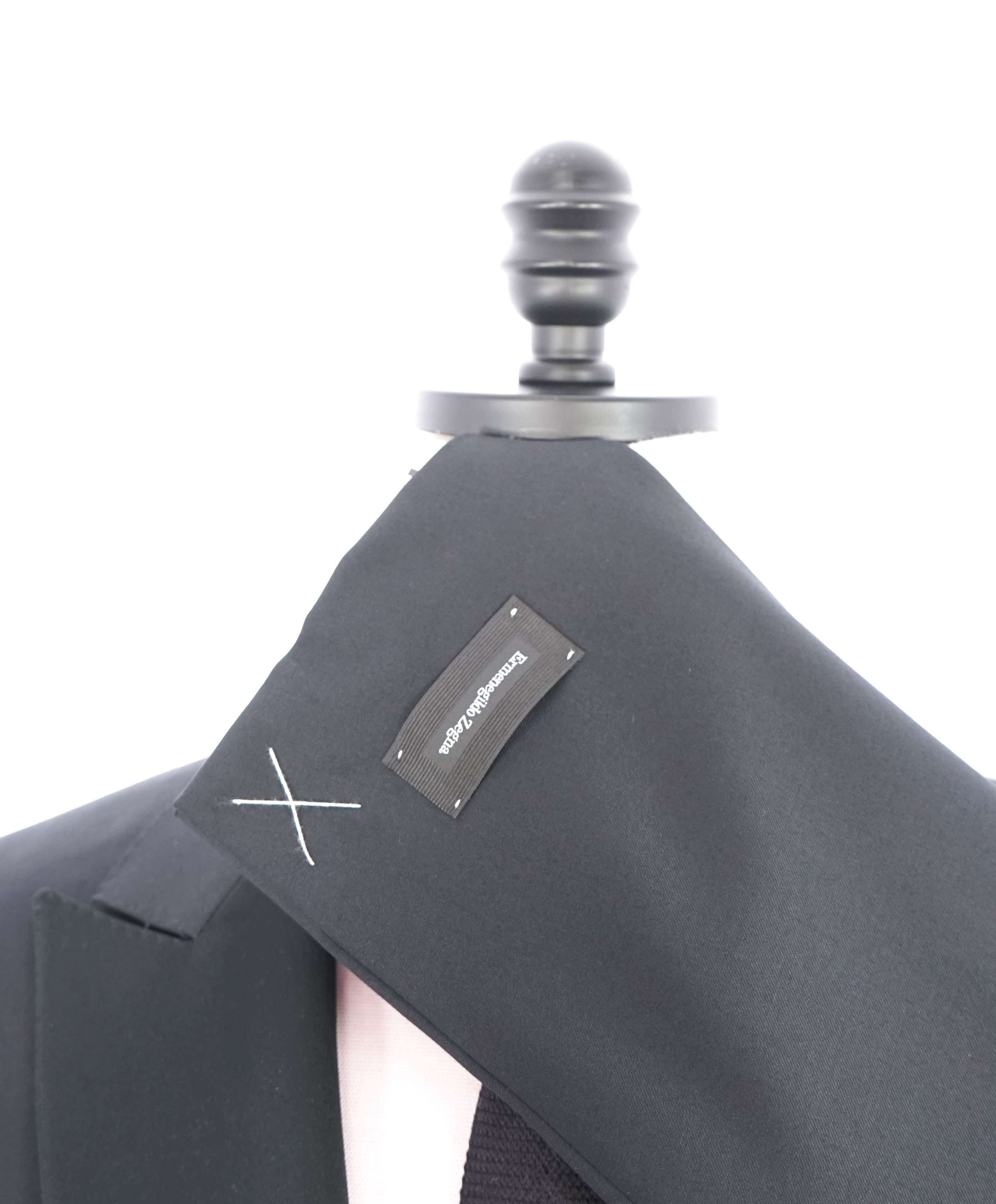 $2,995 ERMENEGILDO ZEGNA - PEAK LAPEL Tuxedo Dinner Jacket 1-Piece - 48R