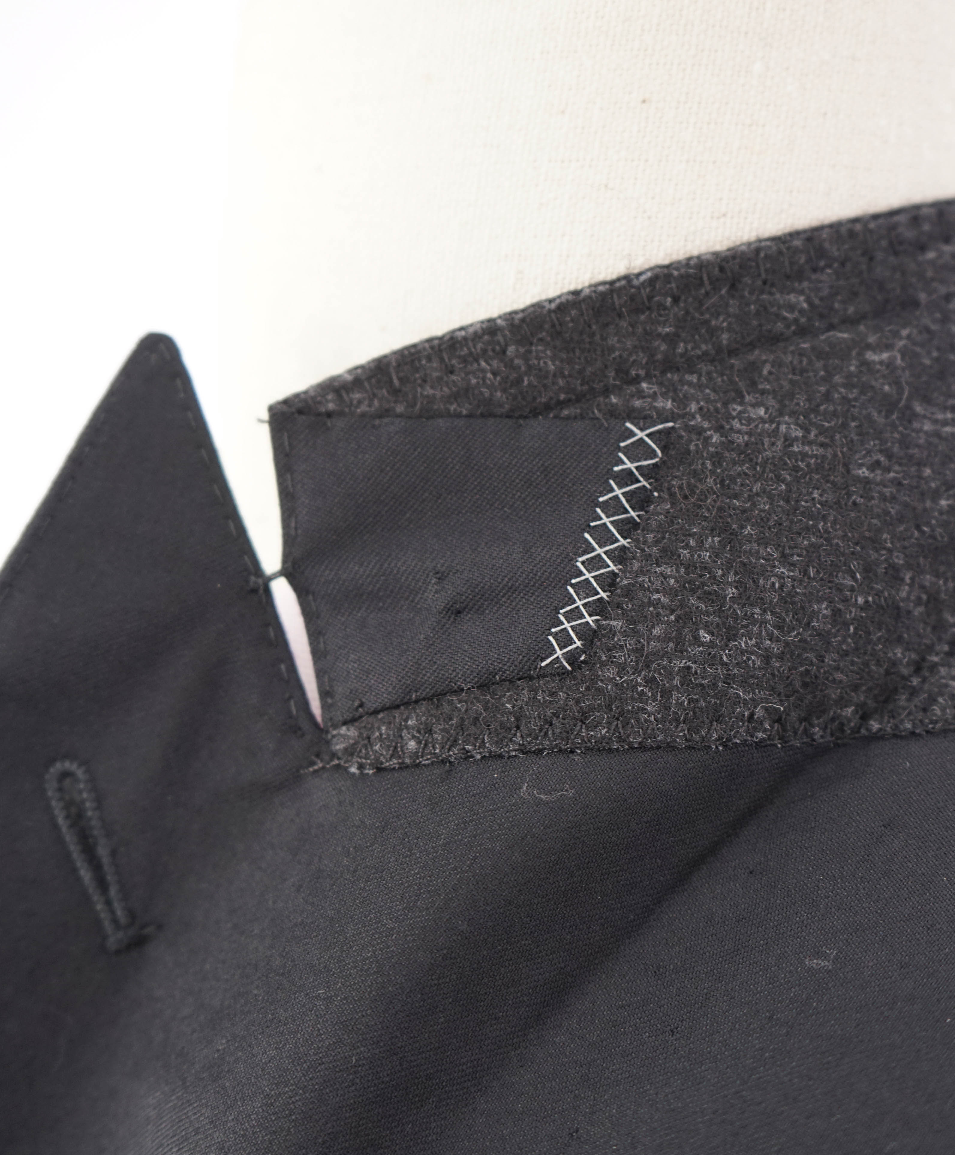 $2,995 ERMENEGILDO ZEGNA - PEAK LAPEL Tuxedo Dinner Jacket 1-Piece - 38S