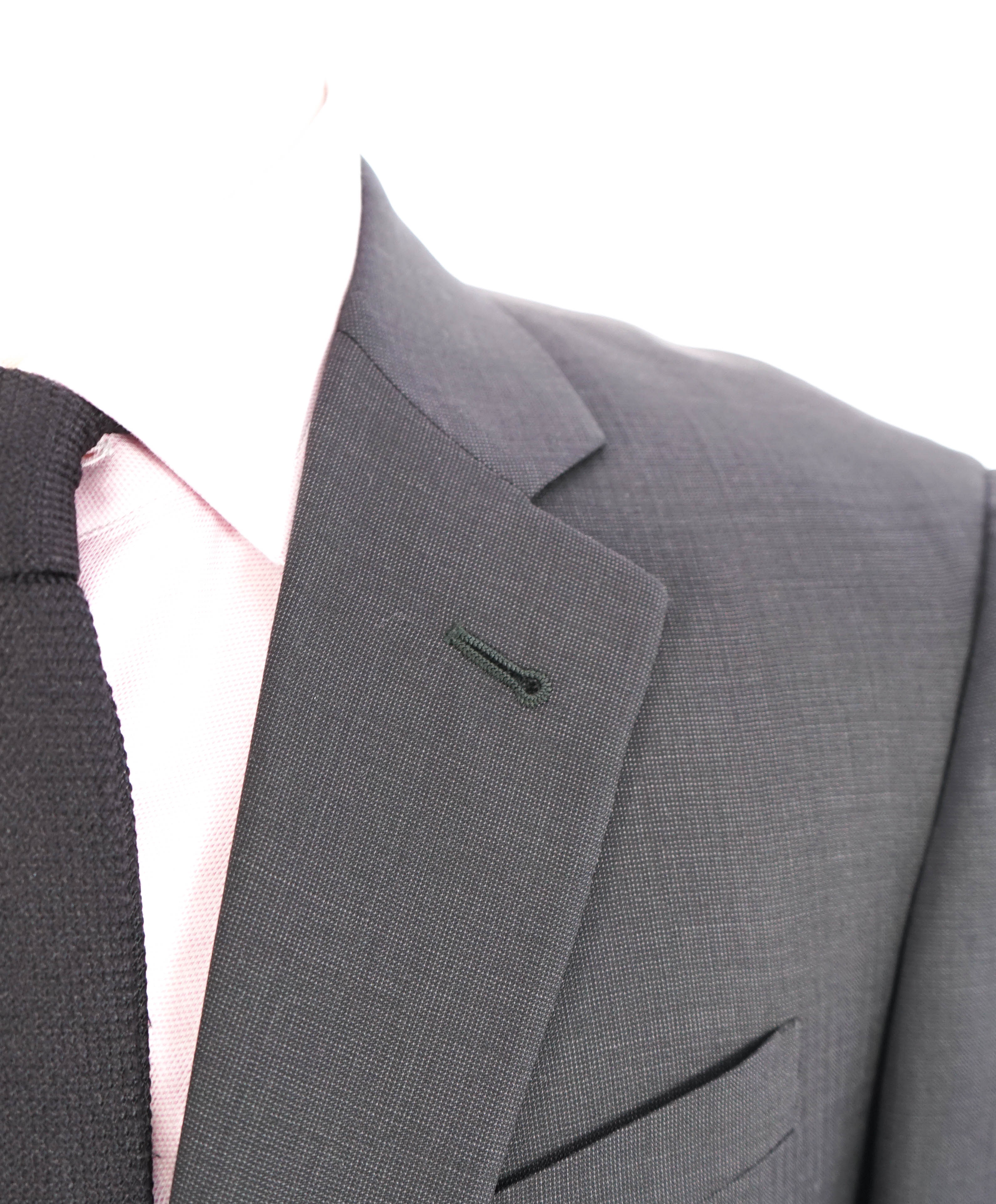 ARMANI COLLEZIONI - "Giorgio Line" Wool Textured Solid Gray Suit - 40R