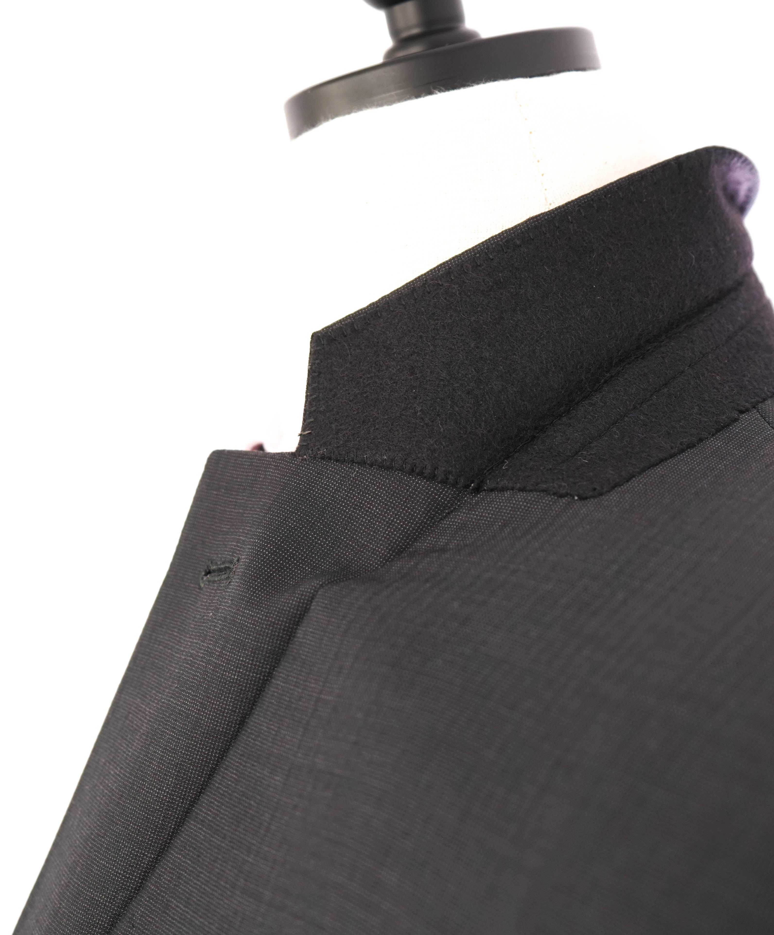 ARMANI COLLEZIONI - "Giorgio Line" Wool Textured Solid Gray Suit - 40R