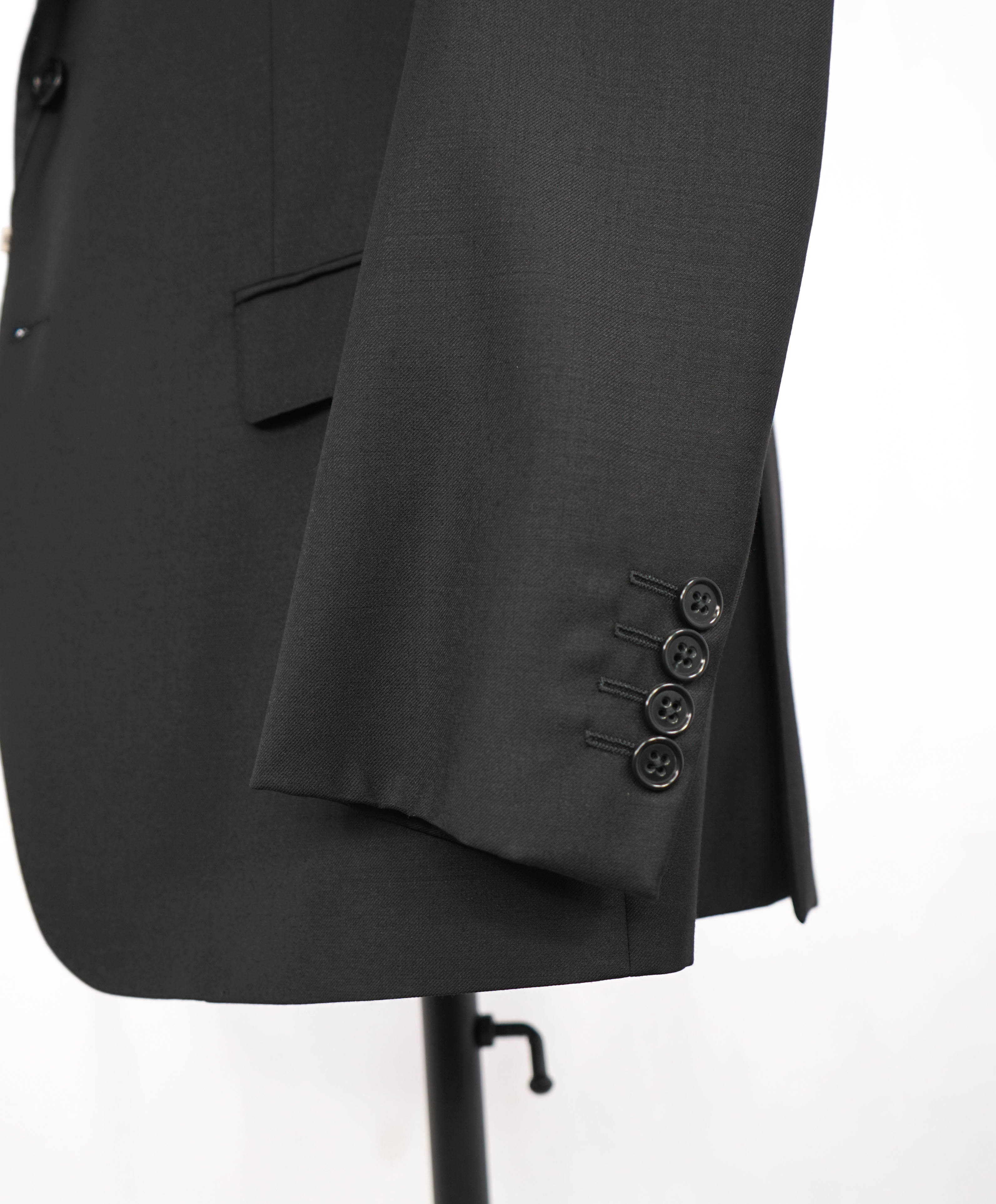 ARMANI COLLEZIONI - "G Line" Modern Black Notch Lapel Suit - 40R