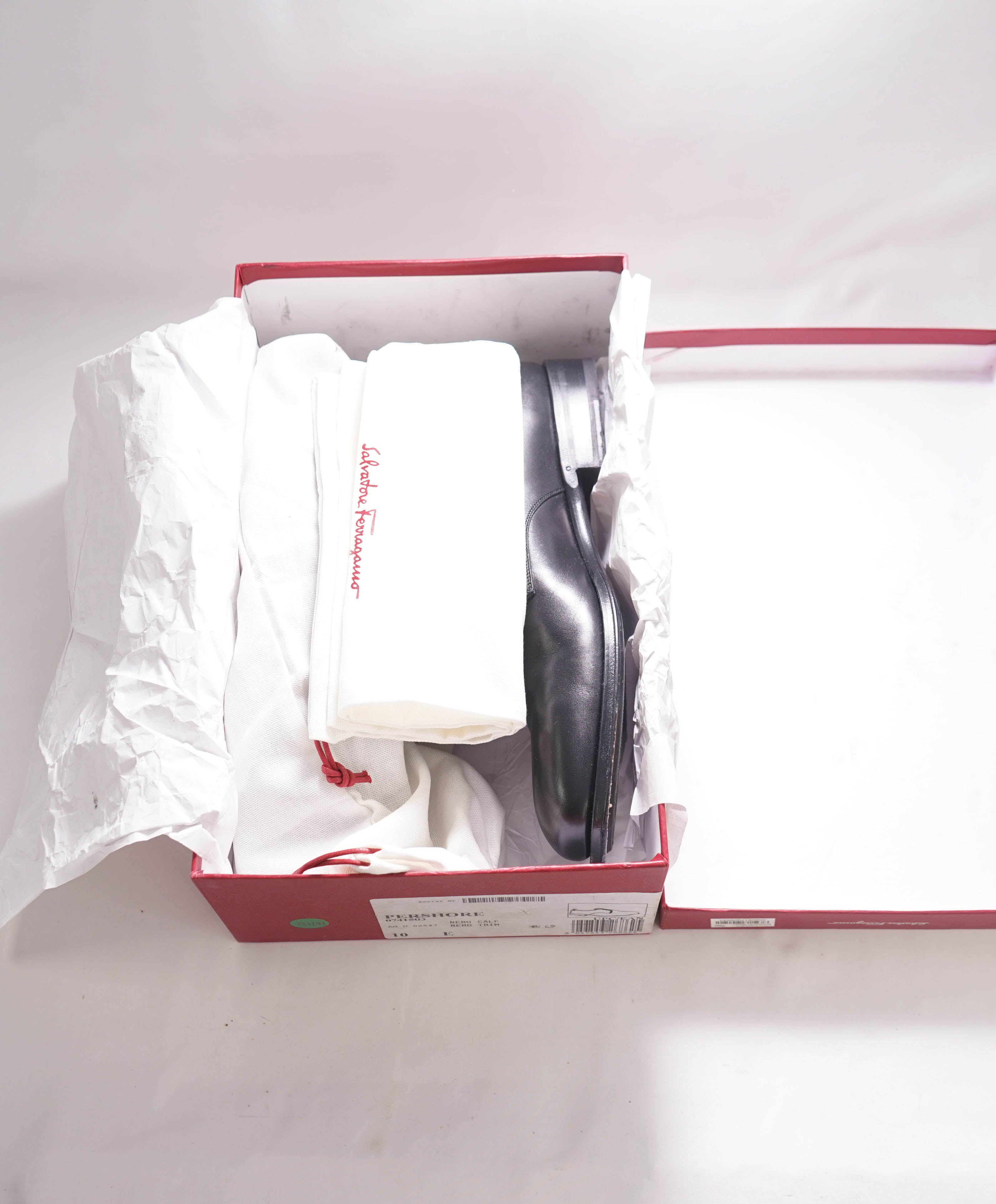 $895 SALVATORE FERRAGAMO - "PERSHORE" Logo Black Lace-Up Oxford - 10