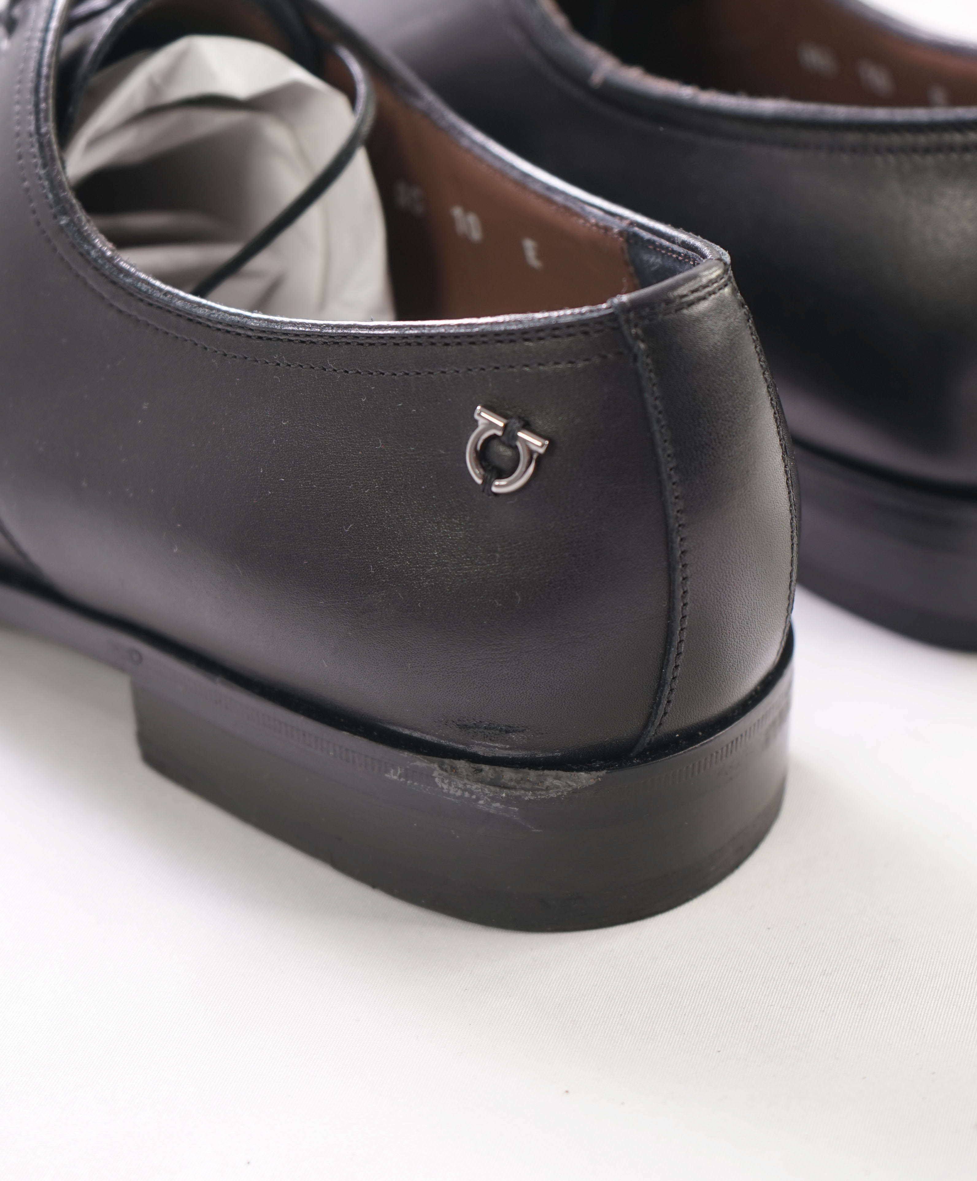 $895 SALVATORE FERRAGAMO - "PERSHORE" Logo Black Lace-Up Oxford - 10