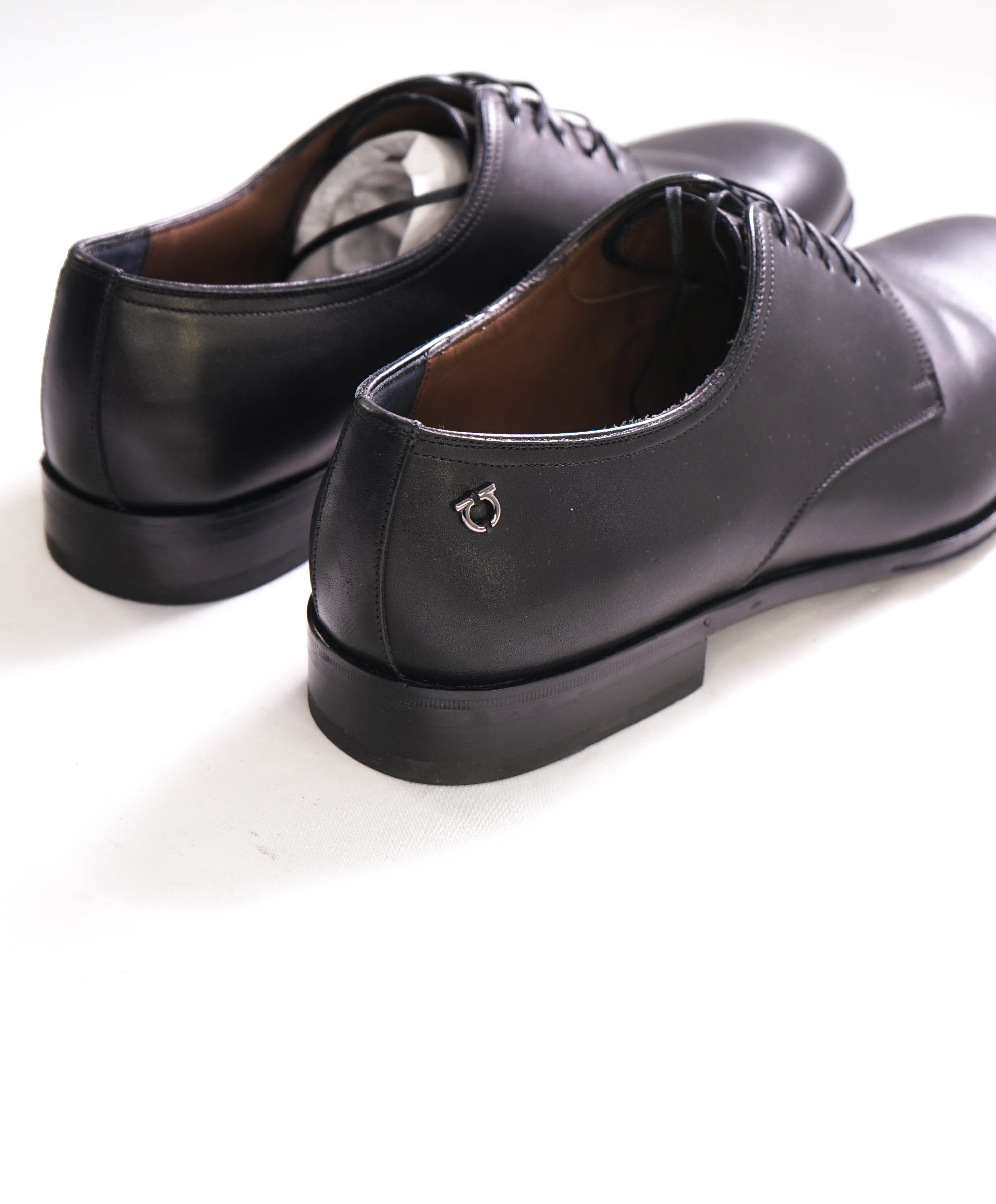 $895 SALVATORE FERRAGAMO - "PERSHORE" Logo Black Lace-Up Oxford - 10