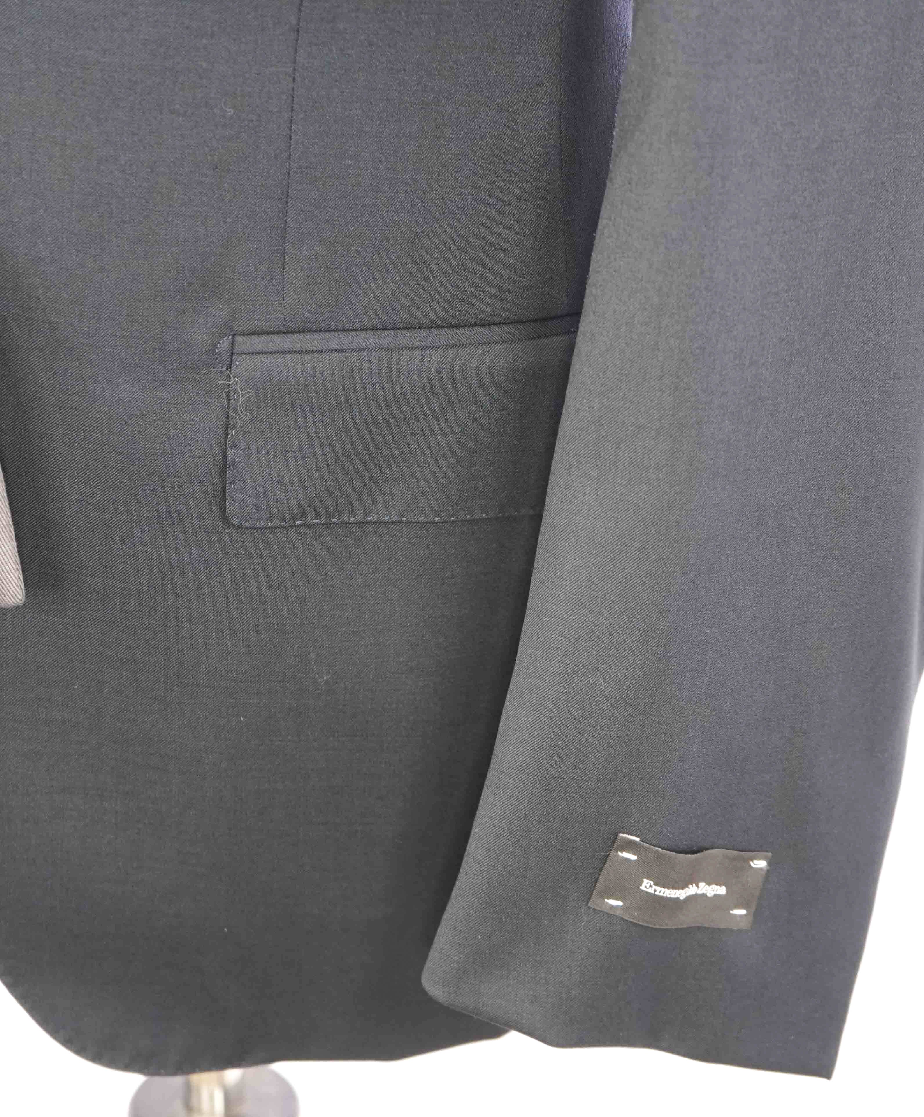 $3,250 ERMENEGILDO ZEGNA - "MULTISEASON" *Closet Staple* Navy Suit - 36S