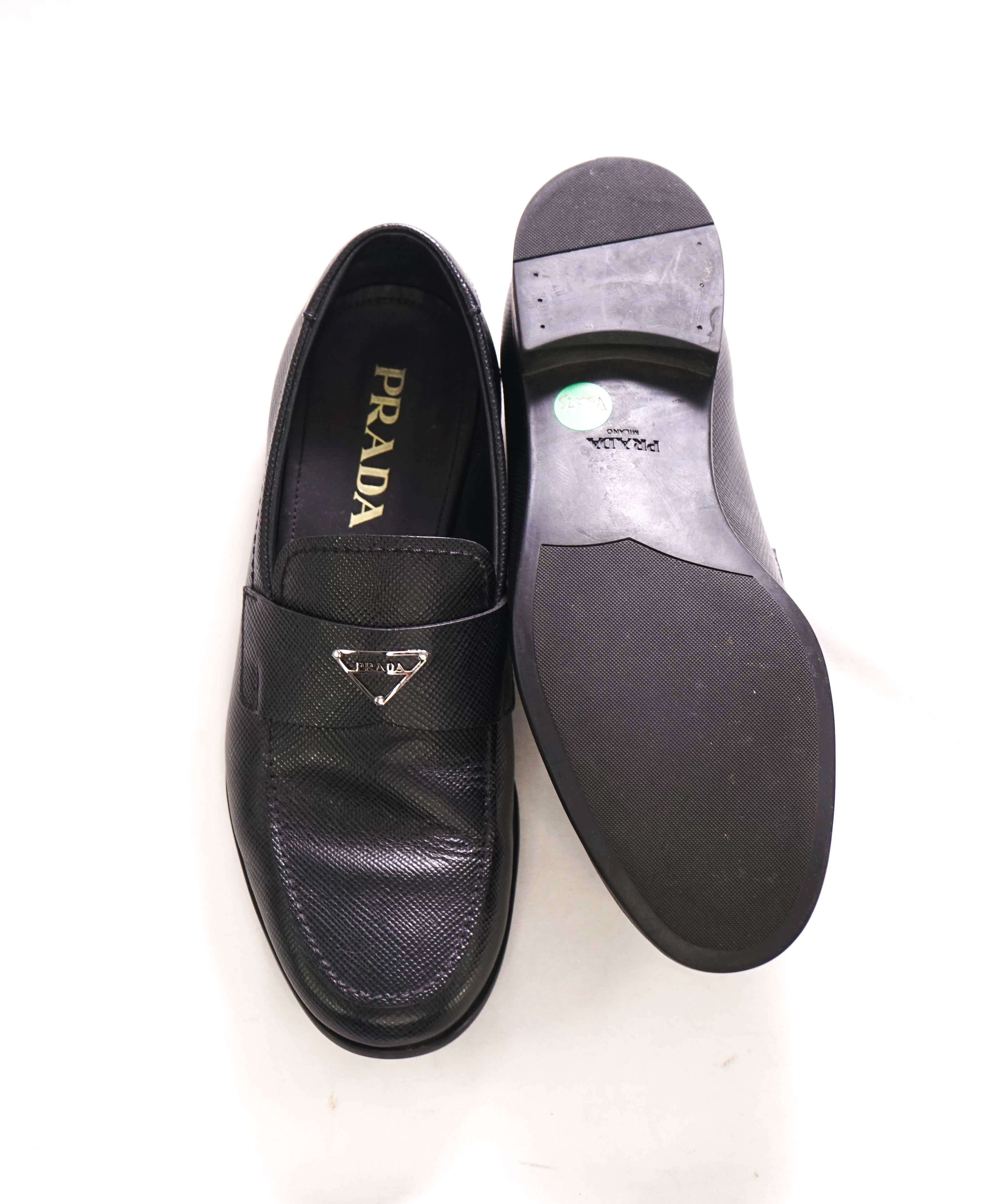 $950 PRADA - Black Saffiano Leather LOGO Loafers - 7 US (6 Prada)
