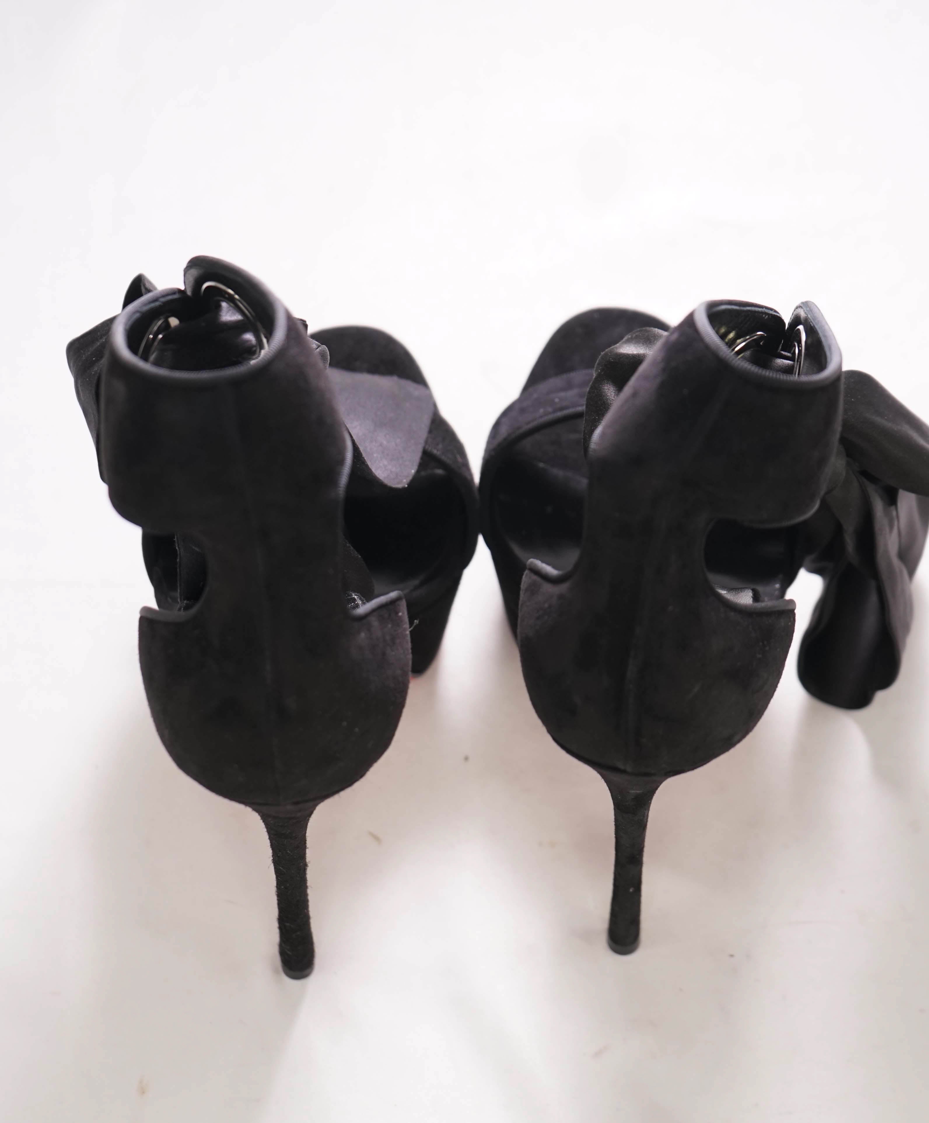 $1,495 CHRISTIAN LOUBOUTIN - "Torrida" Silk Bow Suede Platform Sandals - 40