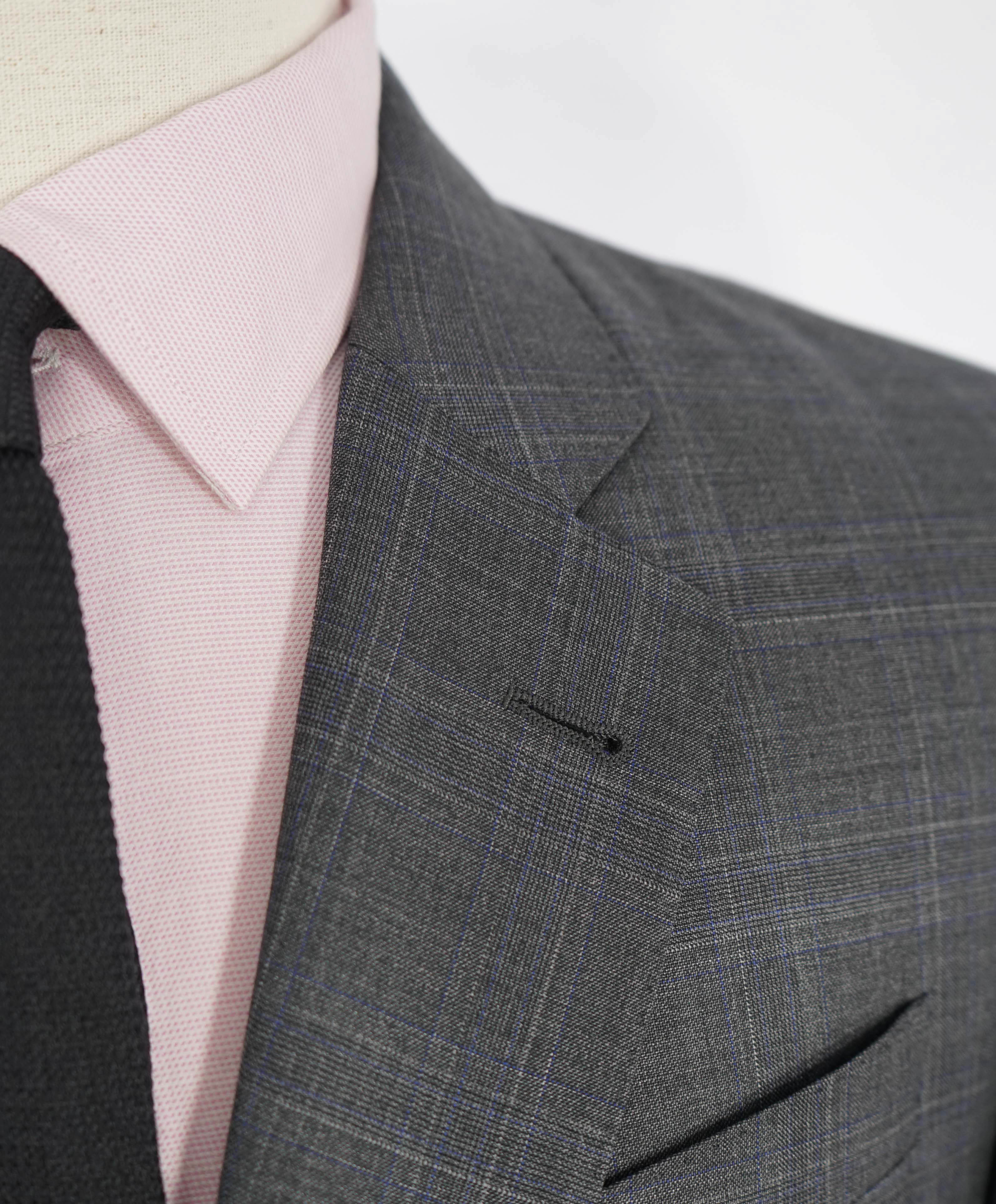 $2,000 ARMANI COLLEZIONI - Gray Check Plaid Notch Lapel Suit - 44R