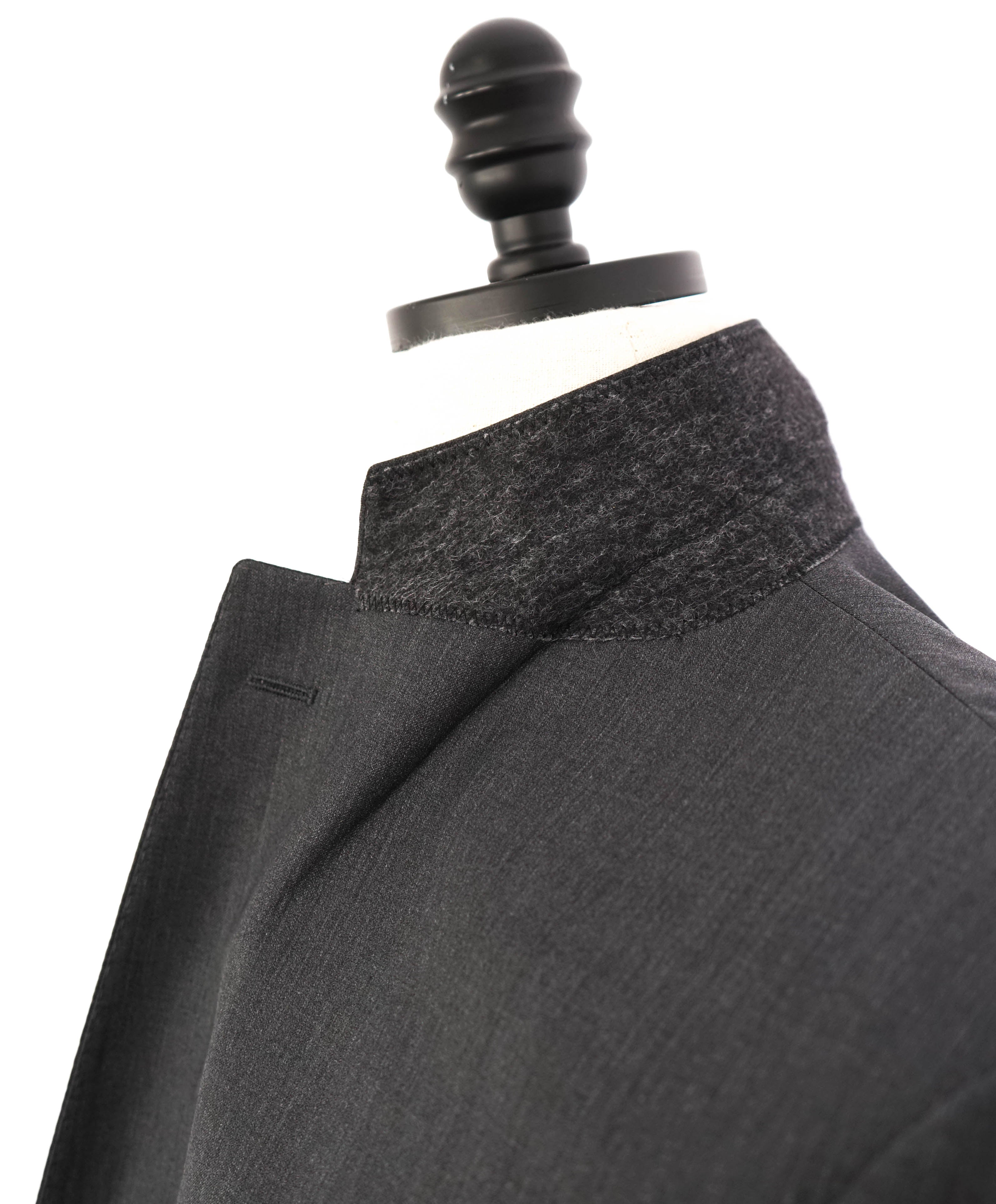 ERMENEGILDO ZEGNA - "TAILORED FIT" SAKS FIFTH AVENUE *SILK* Gray Suit - 44S