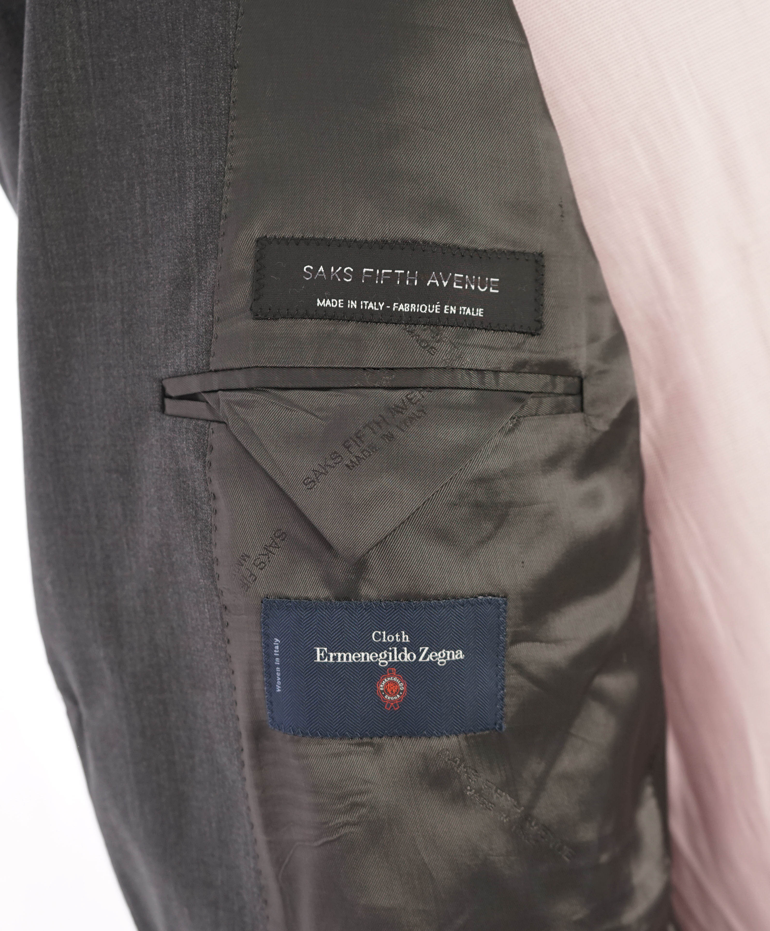 ERMENEGILDO ZEGNA - "TAILORED FIT" SAKS FIFTH AVENUE *SILK* Gray Suit - 44S
