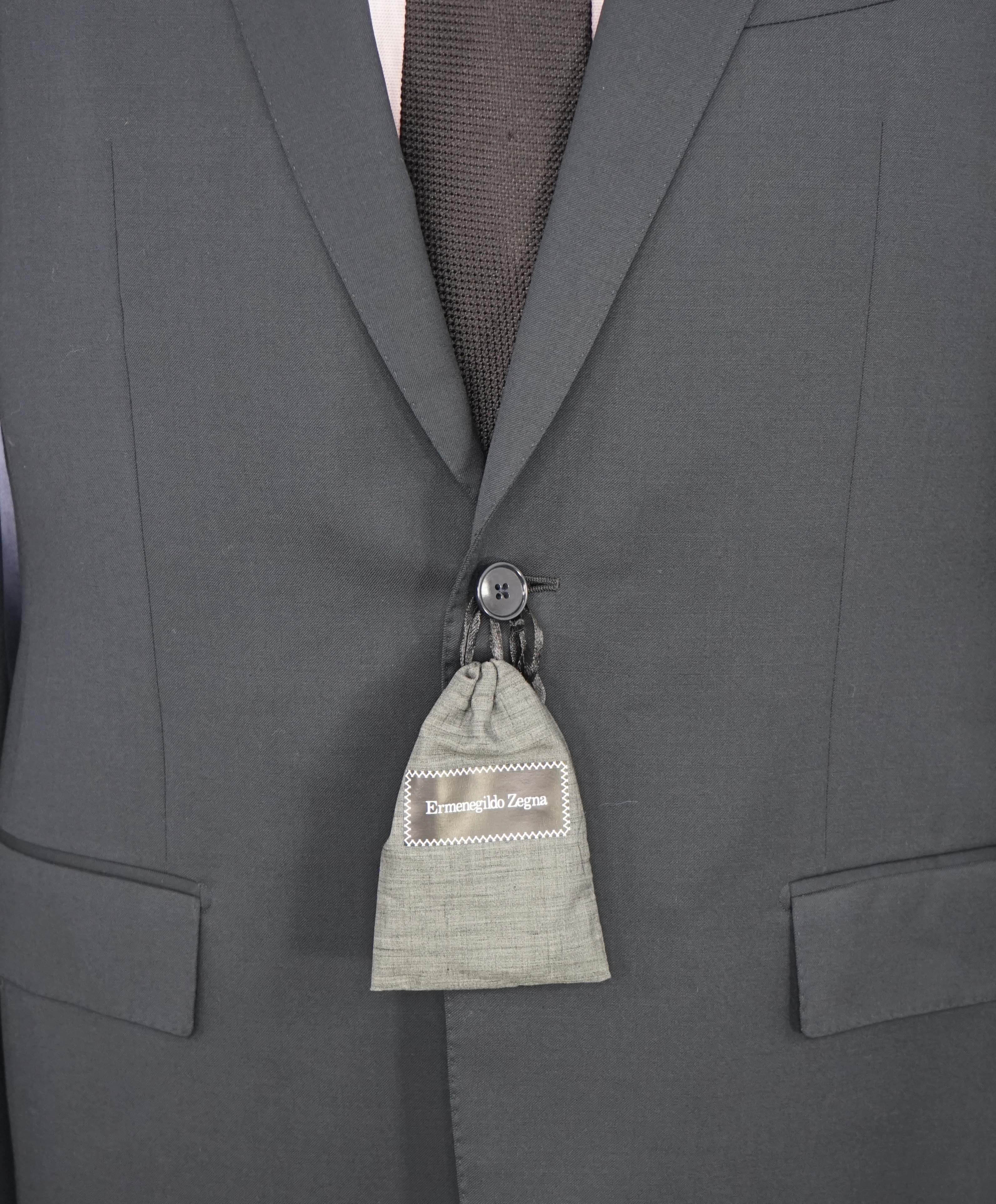 $3,295 ERMENEGILDO ZEGNA - “Multiseason" NAVY Solid Notch Lapel Blazer - 40L